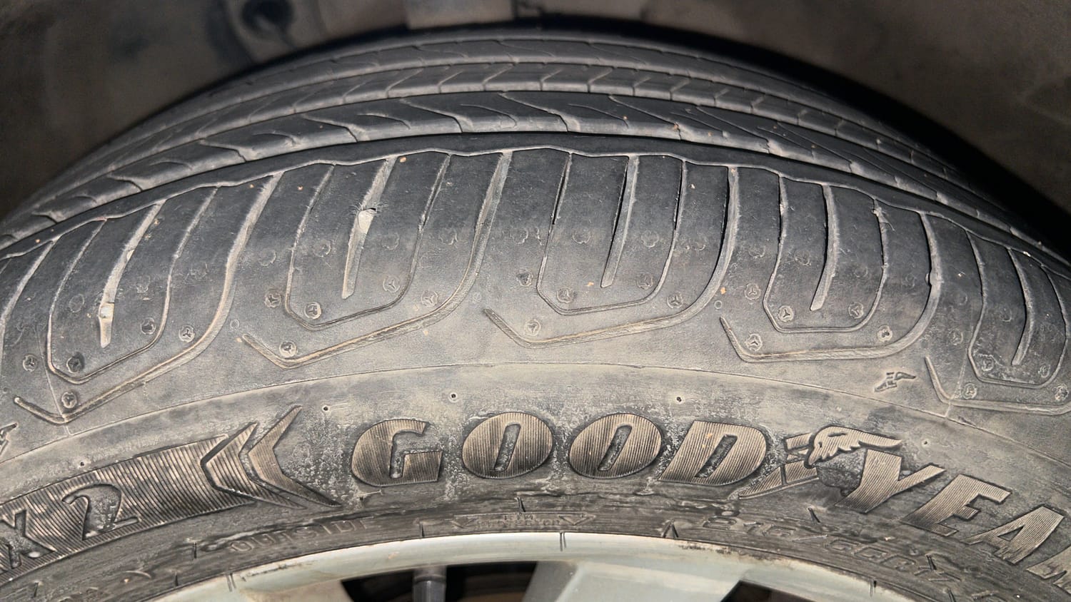 Used 2018 Skoda Superb L&K TSI AT Petrol Automatic tyres RIGHT FRONT TYRE TREAD VIEW