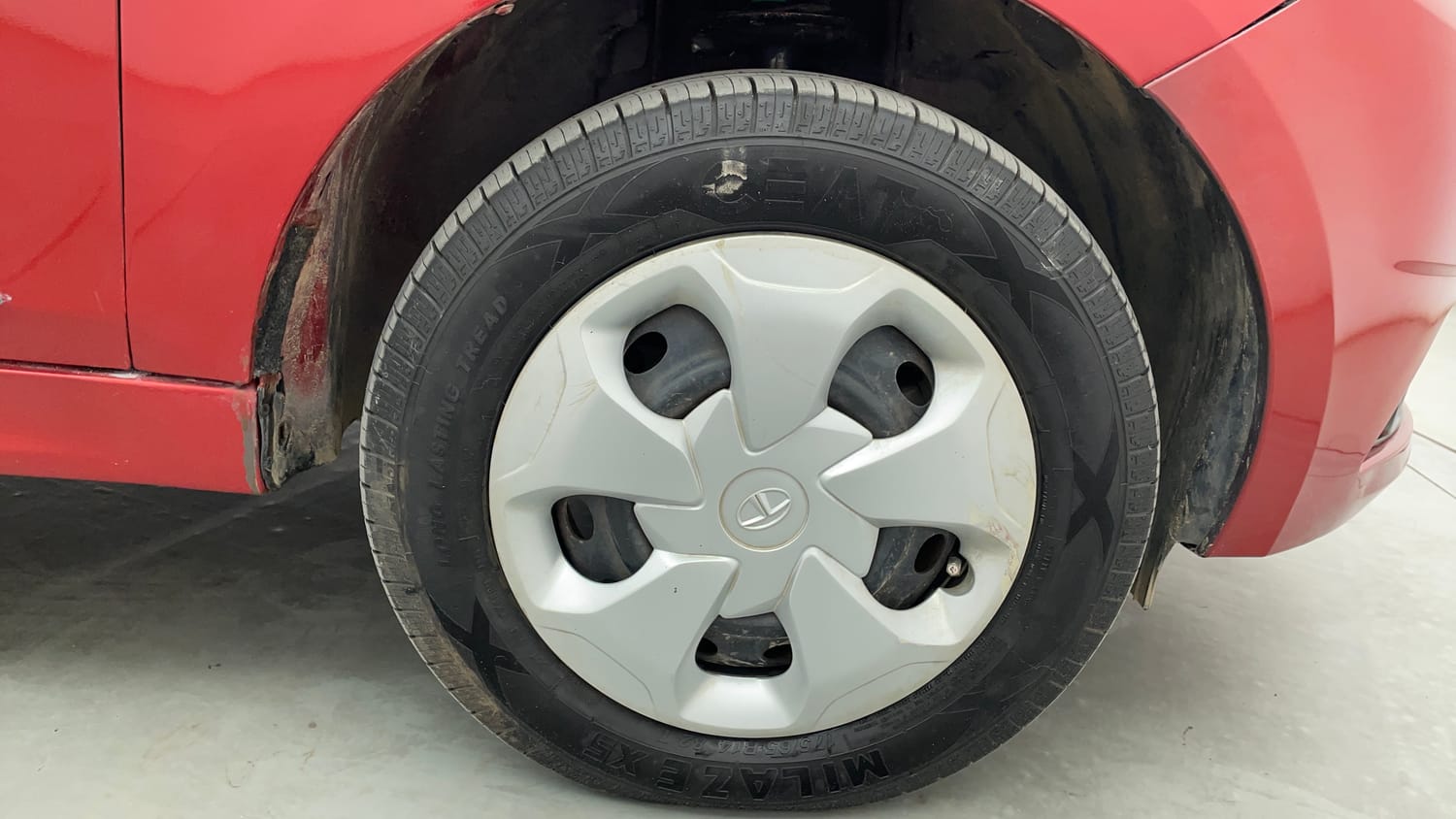 Used 2017 Tata Tiago Revotron XT Petrol Manual tyres RIGHT FRONT TYRE RIM VIEW