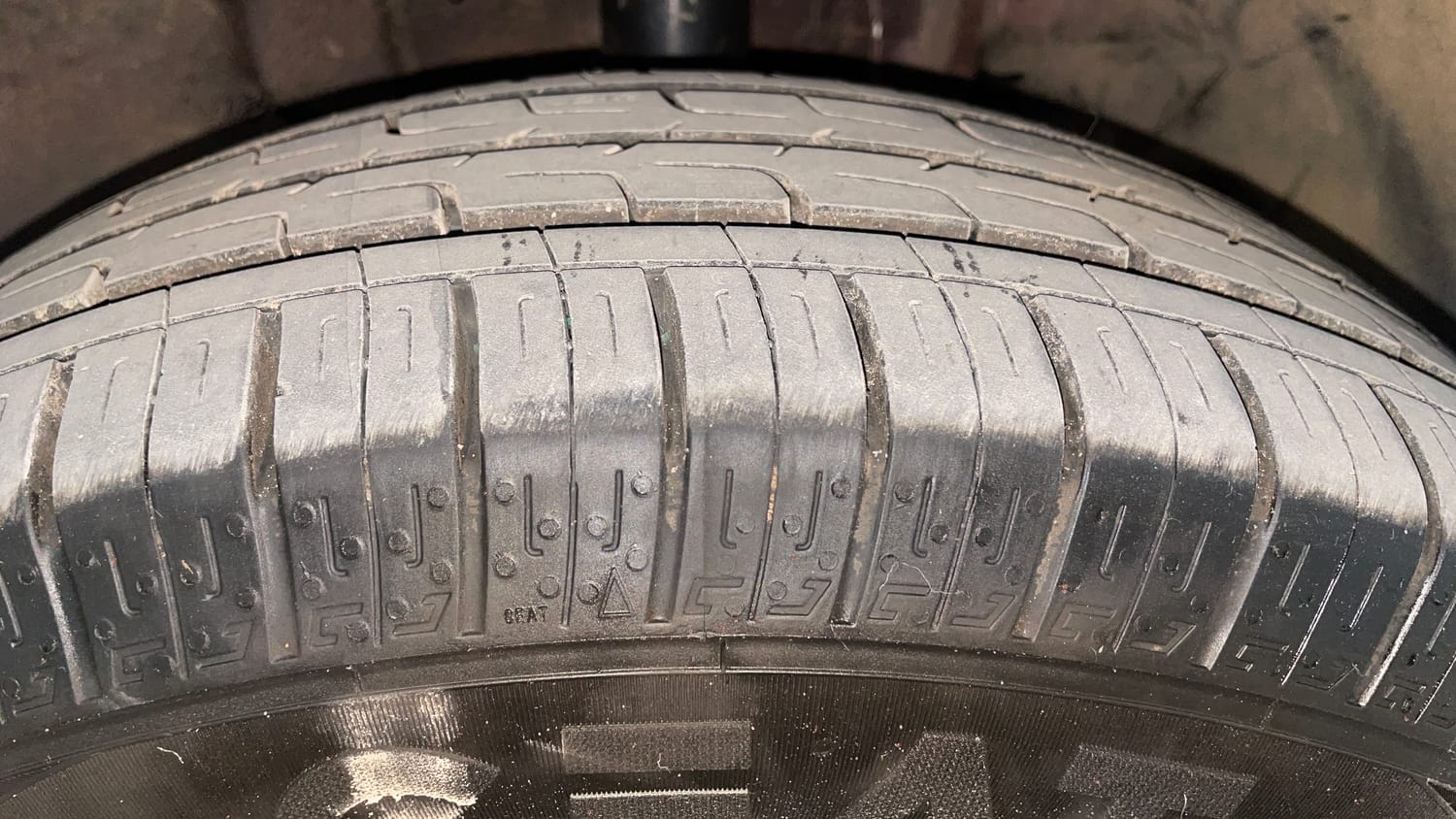 Used 2017 Tata Tiago Revotron XT Petrol Manual tyres RIGHT FRONT TYRE TREAD VIEW