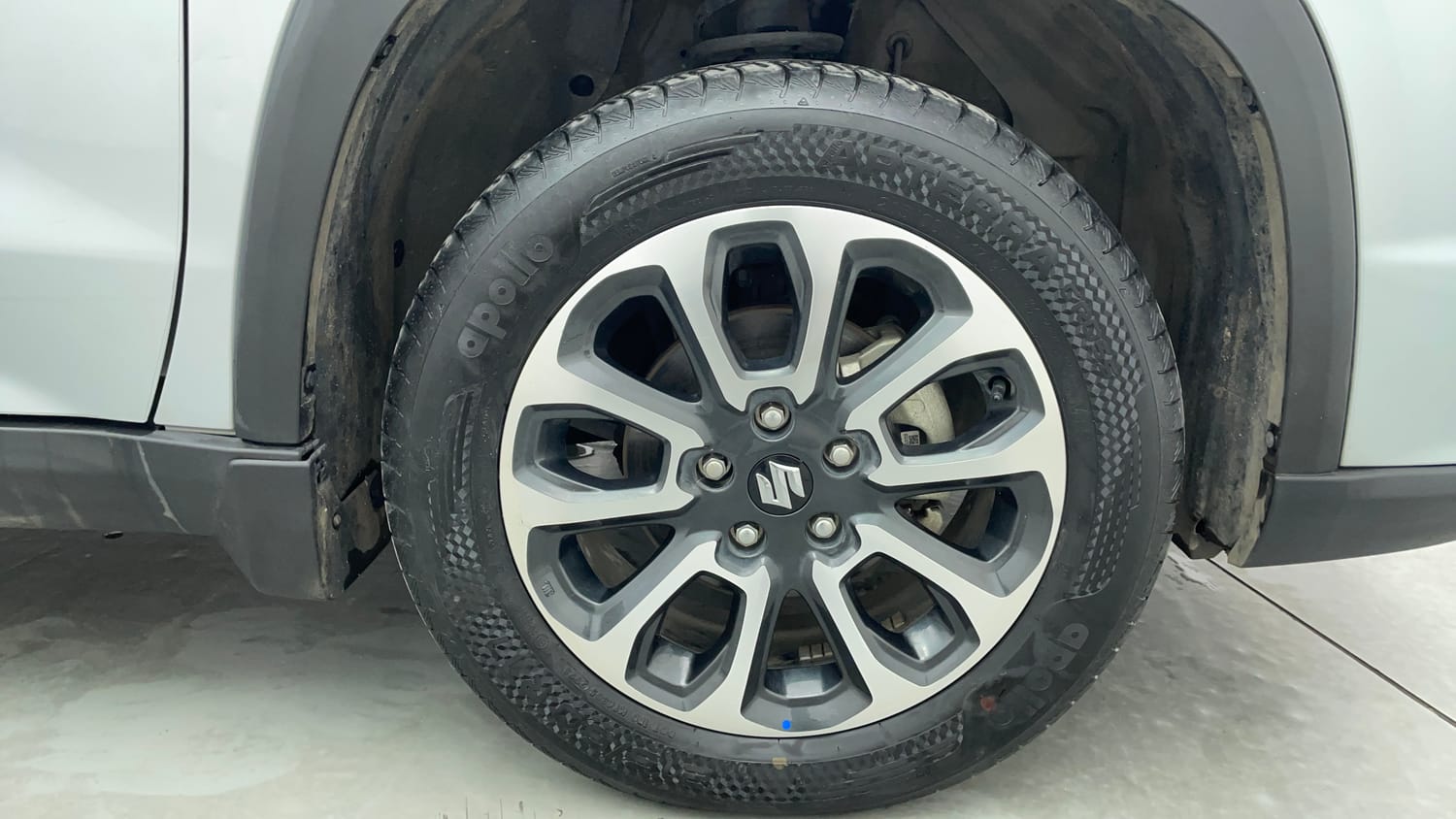 Used 2023 Maruti Suzuki Grand Vitara Alpha Smart Hybrid AllGrip Petrol Manual tyres RIGHT FRONT TYRE RIM VIEW