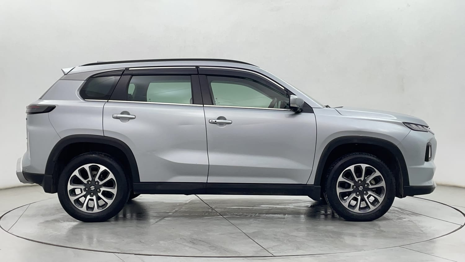 Used 2023 Maruti Suzuki Grand Vitara Alpha Smart Hybrid AllGrip Petrol Manual exterior RIGHT SIDE VIEW