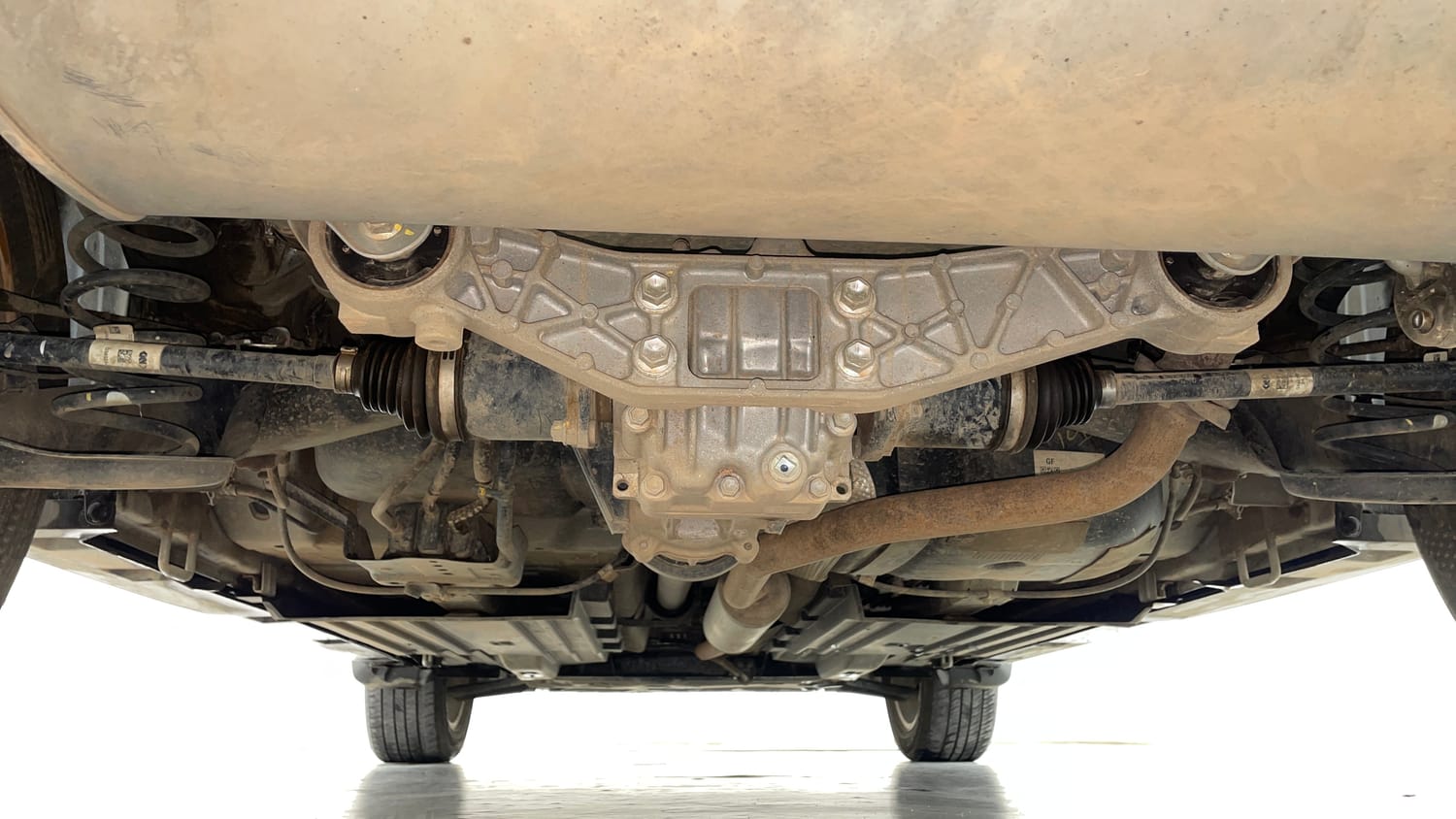 Used 2023 Maruti Suzuki Grand Vitara Alpha Smart Hybrid AllGrip Petrol Manual extra REAR UNDERBODY VIEW (TAKEN FROM REAR)