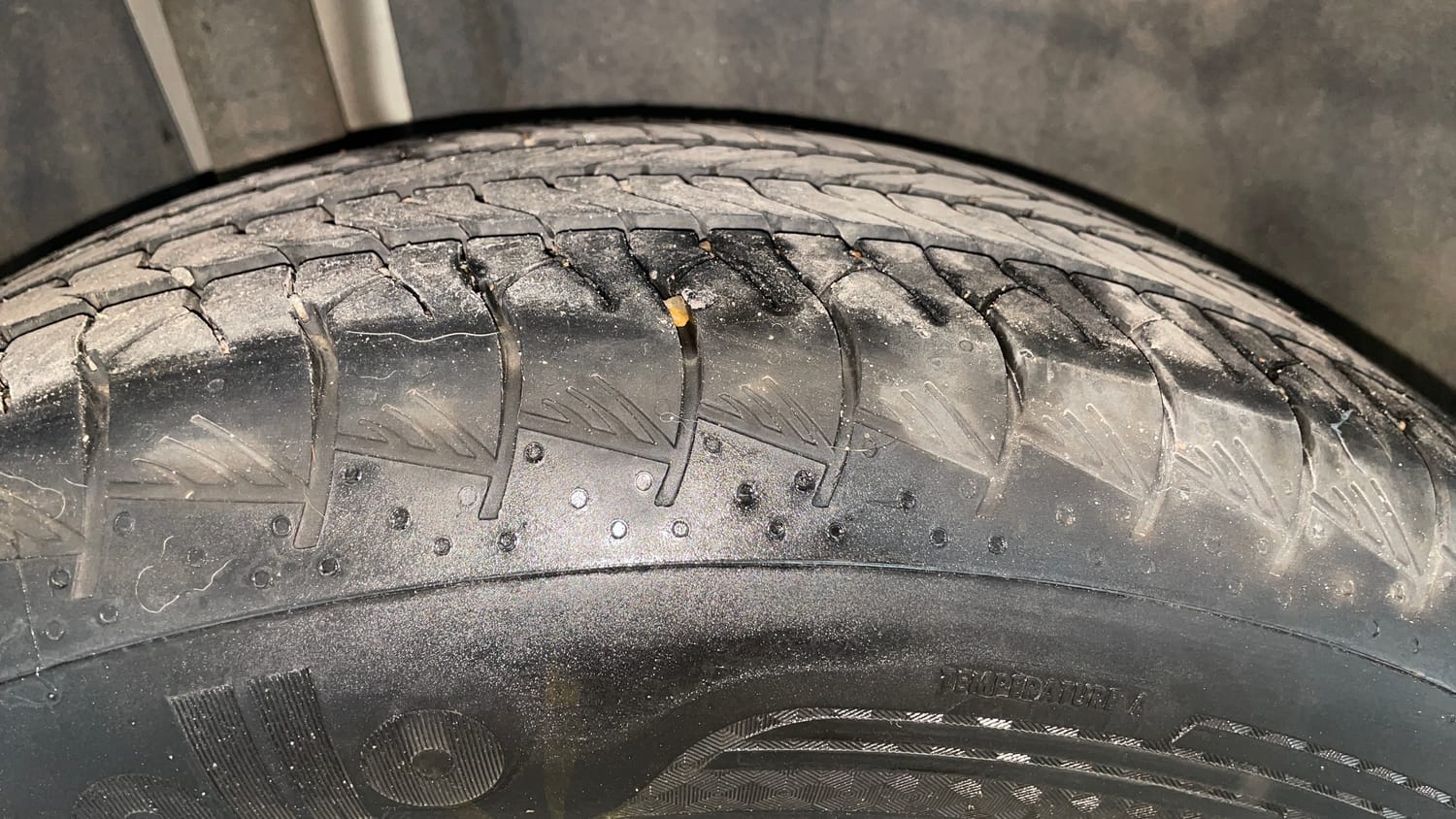 Used 2023 Maruti Suzuki Grand Vitara Alpha Smart Hybrid AllGrip Petrol Manual tyres RIGHT REAR TYRE TREAD VIEW
