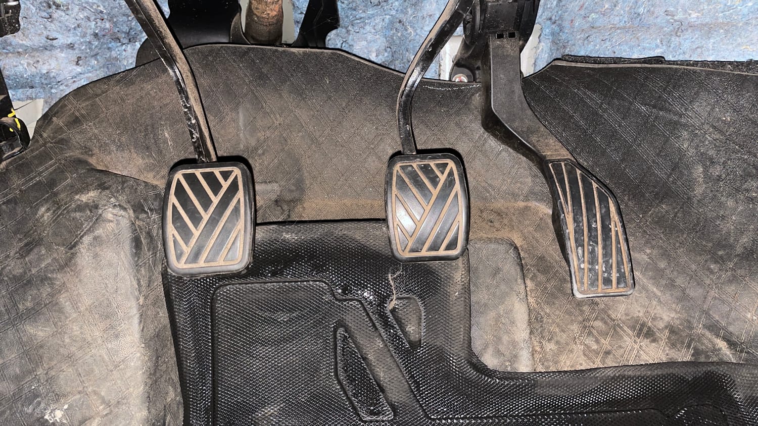 Used 2023 Maruti Suzuki Grand Vitara Alpha Smart Hybrid AllGrip Petrol Manual interior PEDALS VIEW