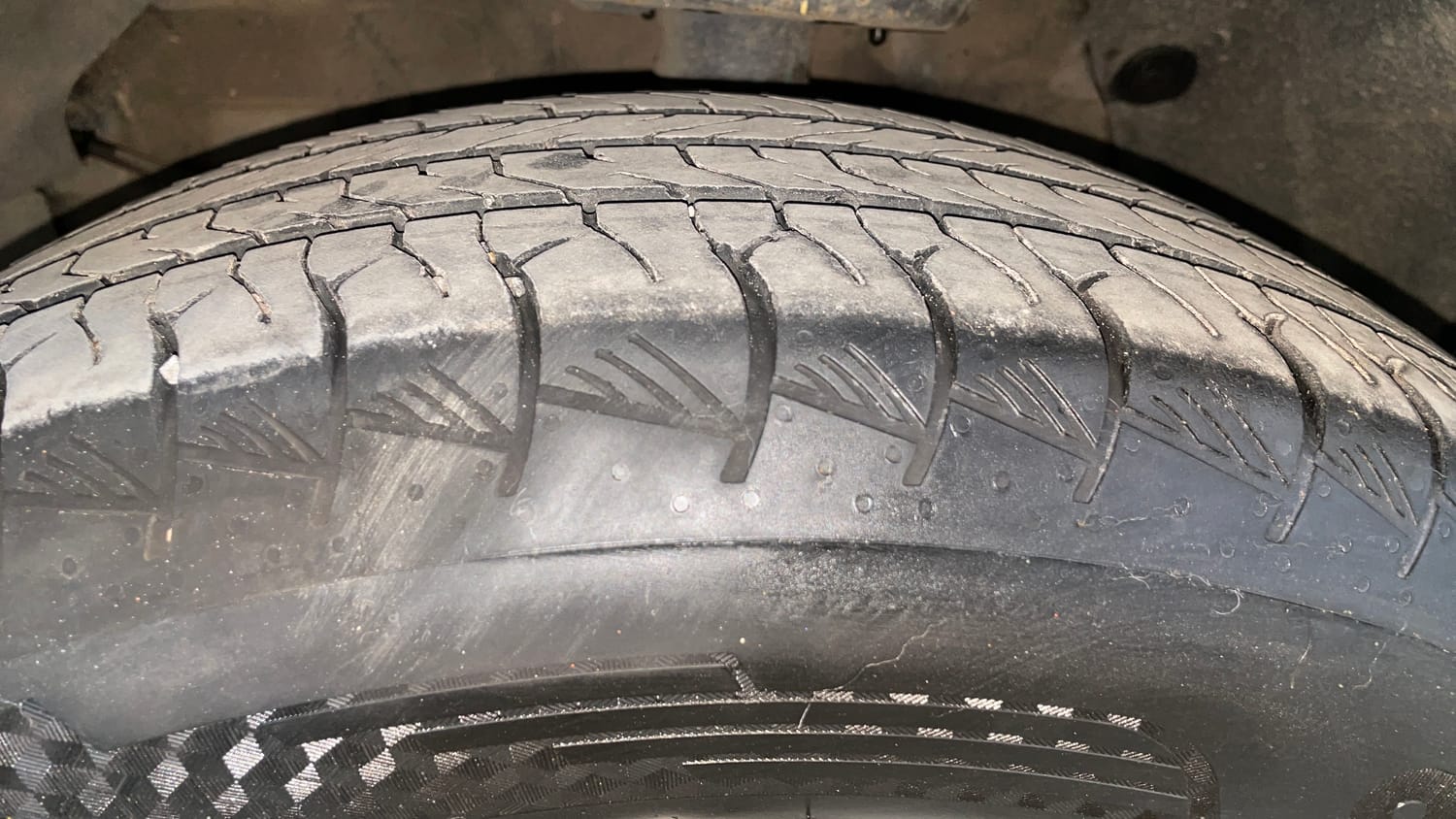 Used 2023 Maruti Suzuki Grand Vitara Alpha Smart Hybrid AllGrip Petrol Manual tyres LEFT FRONT TYRE TREAD VIEW