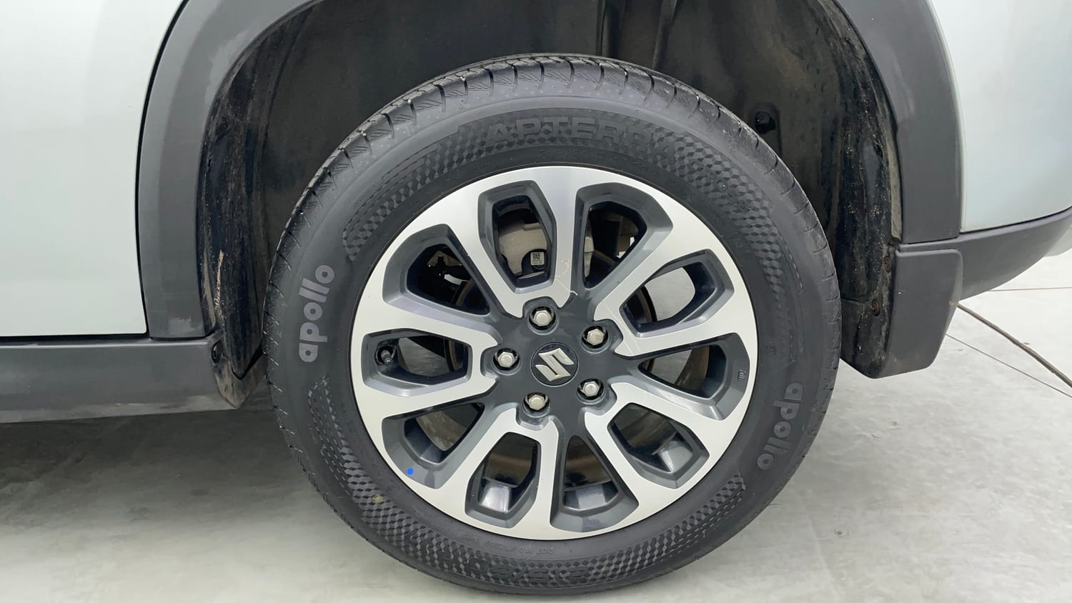 Used 2023 Maruti Suzuki Grand Vitara Alpha Smart Hybrid AllGrip Petrol Manual tyres LEFT REAR TYRE RIM VIEW