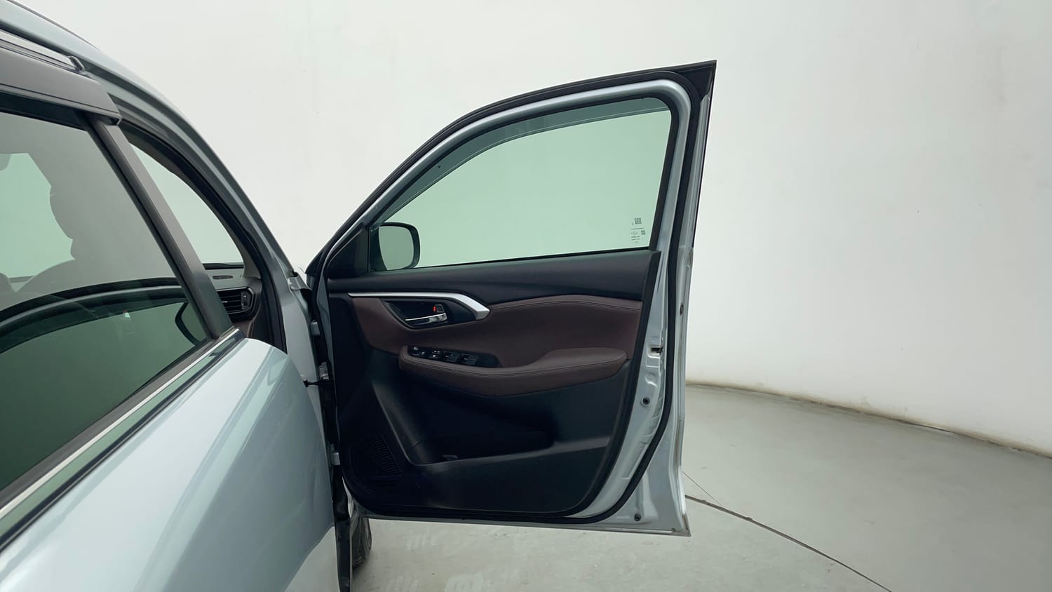 Used 2023 Maruti Suzuki Grand Vitara Alpha Smart Hybrid AllGrip Petrol Manual interior RIGHT FRONT DOOR OPEN VIEW
