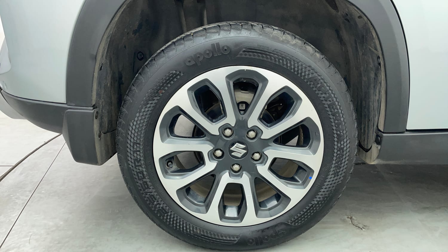 Used 2023 Maruti Suzuki Grand Vitara Alpha Smart Hybrid AllGrip Petrol Manual tyres RIGHT REAR TYRE RIM VIEW