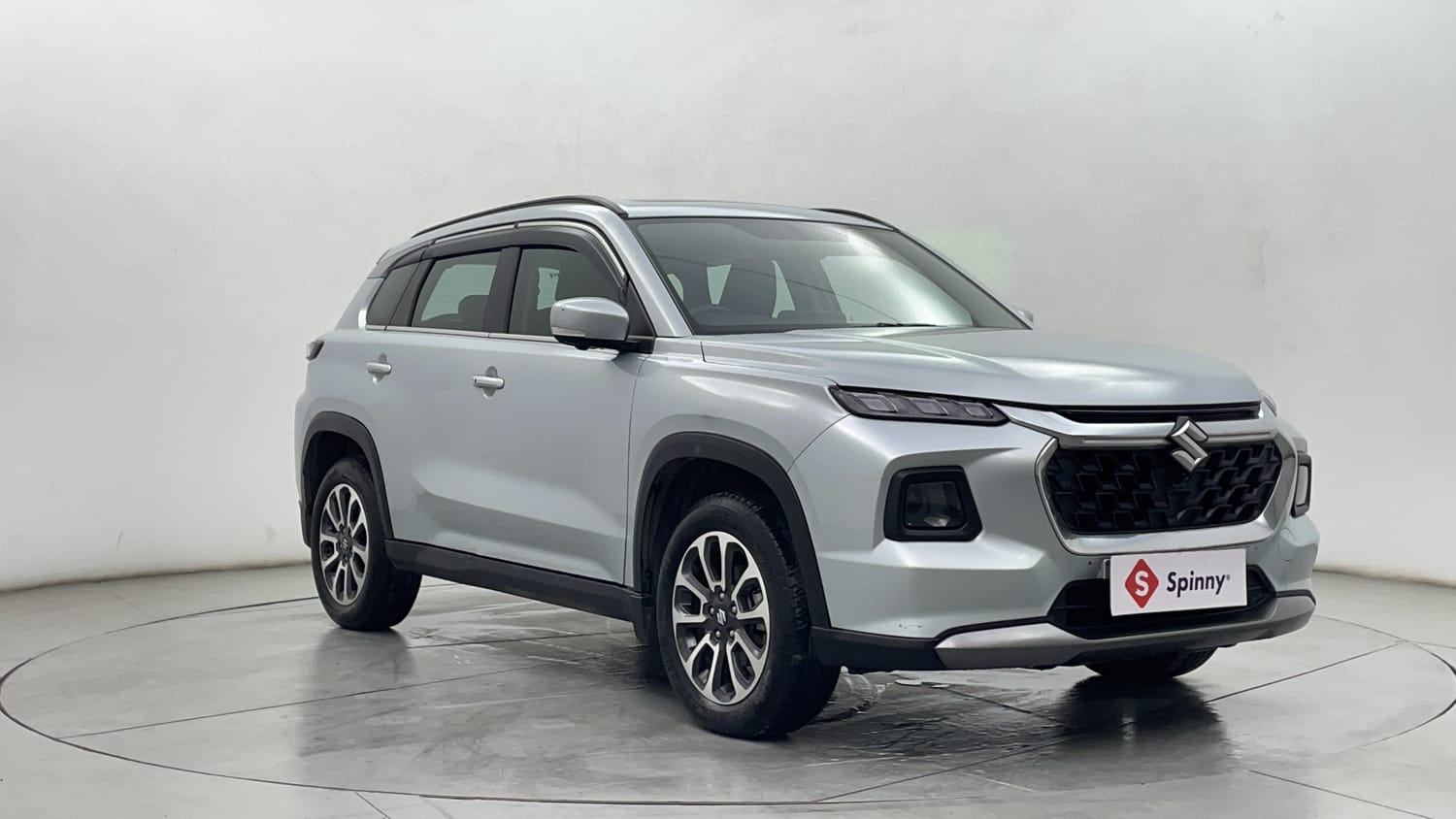 Used 2023 Maruti Suzuki Grand Vitara Alpha Smart Hybrid AllGrip Petrol Manual exterior RIGHT FRONT CORNER VIEW