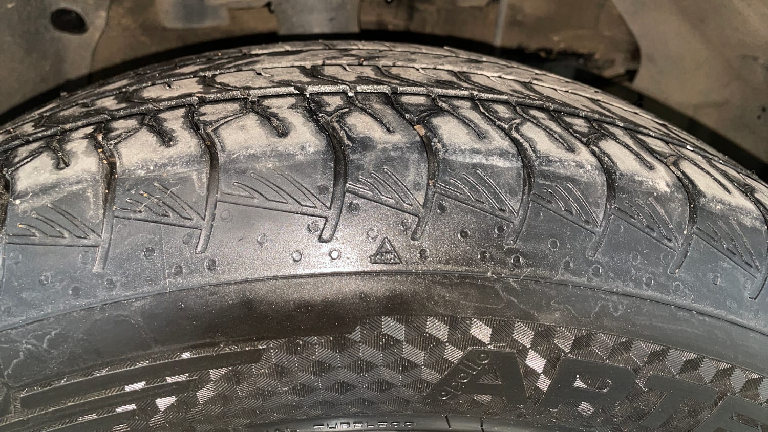 Used 2023 Maruti Suzuki Grand Vitara Alpha Smart Hybrid AllGrip Petrol Manual tyres RIGHT FRONT TYRE TREAD VIEW