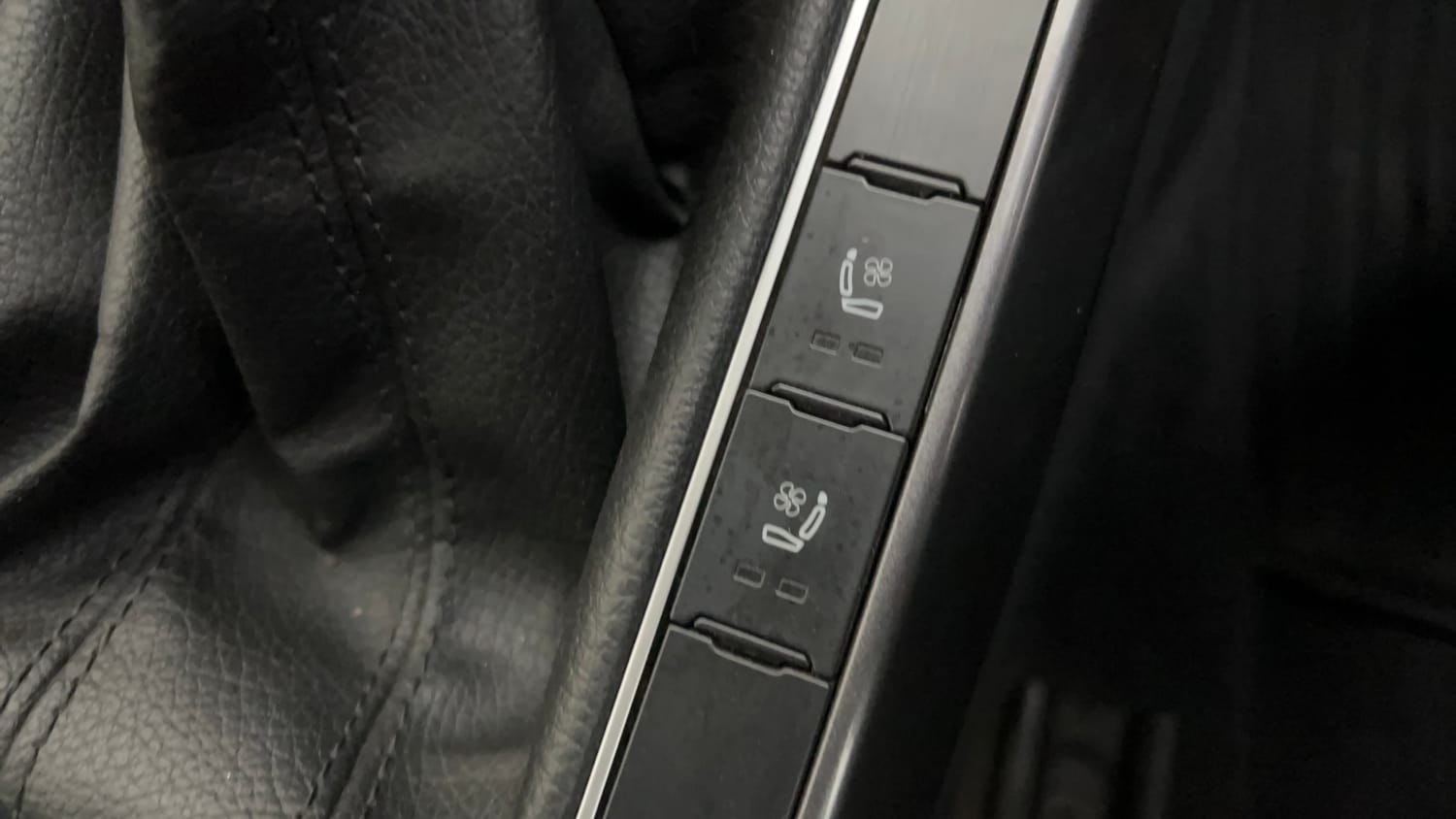 Used 2022 Volkswagen Virtus GT Plus 1.5 TSI EVO DSG Petrol Automatic top_features Ventilated seats