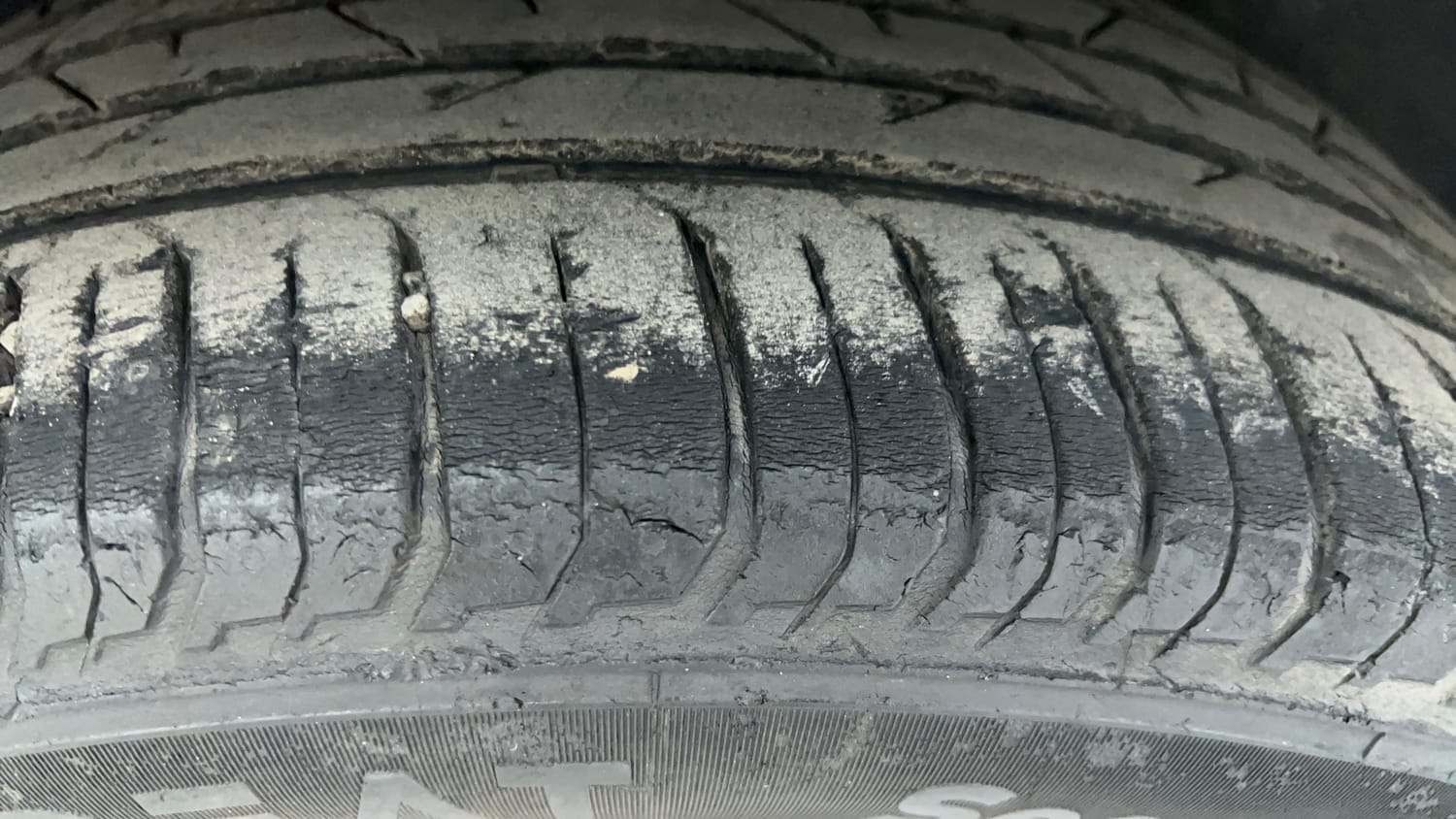 Used 2022 Volkswagen Virtus GT Plus 1.5 TSI EVO DSG Petrol Automatic tyres RIGHT REAR TYRE TREAD VIEW