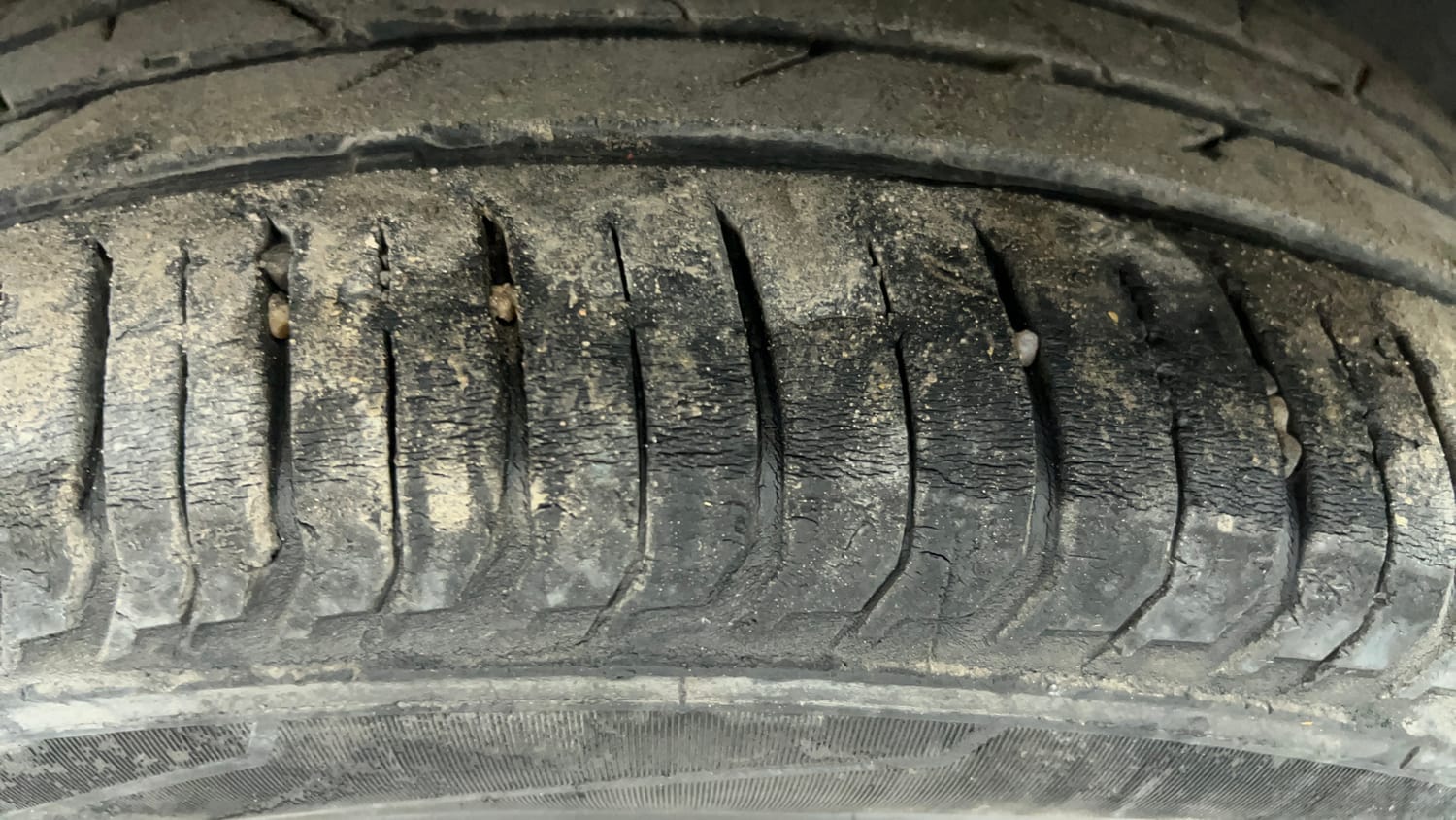 Used 2022 Volkswagen Virtus GT Plus 1.5 TSI EVO DSG Petrol Automatic tyres LEFT REAR TYRE TREAD VIEW