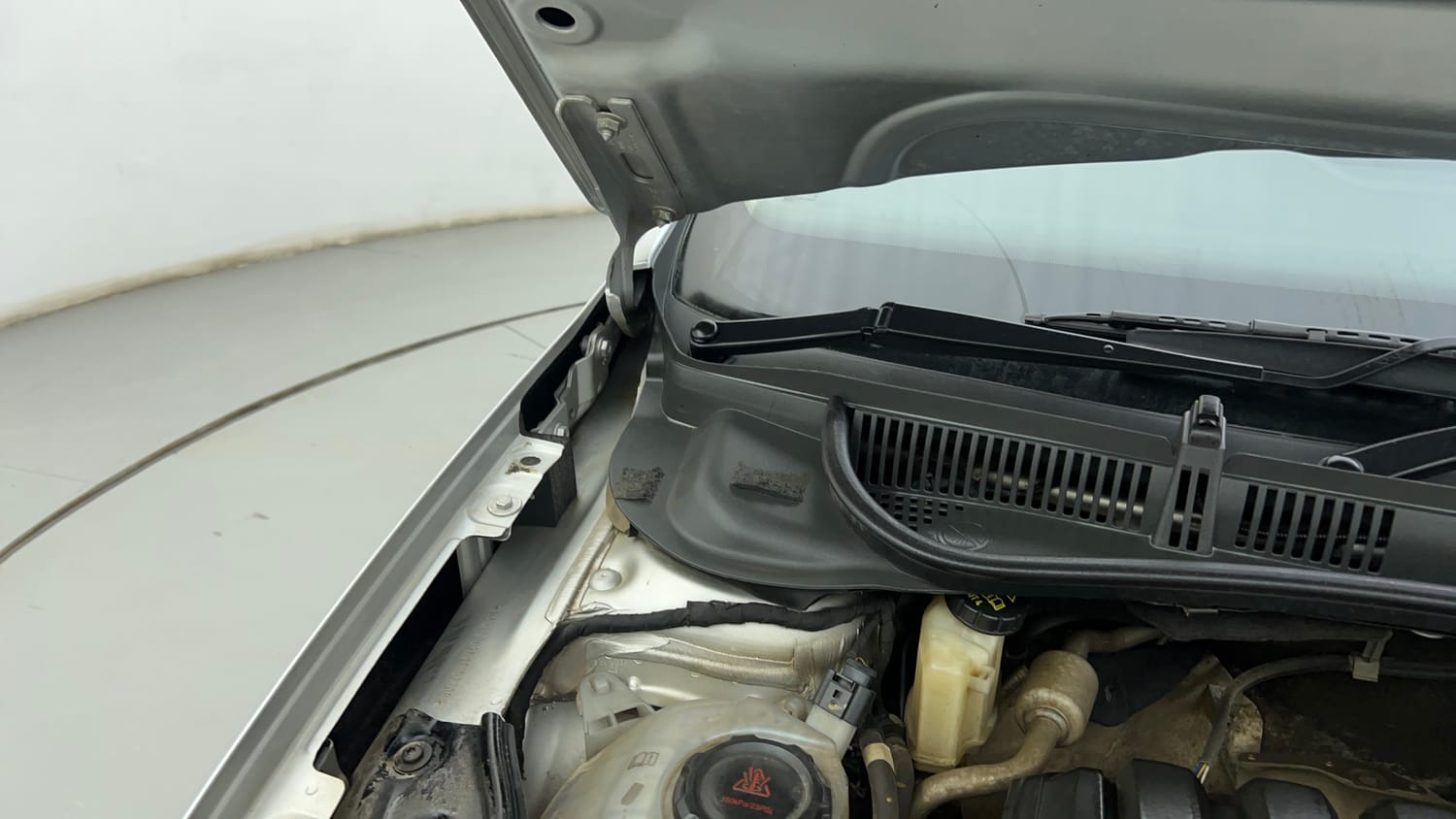 Used 2022 Volkswagen Virtus GT Plus 1.5 TSI EVO DSG Petrol Automatic engine ENGINE RIGHT SIDE HINGE & APRON VIEW