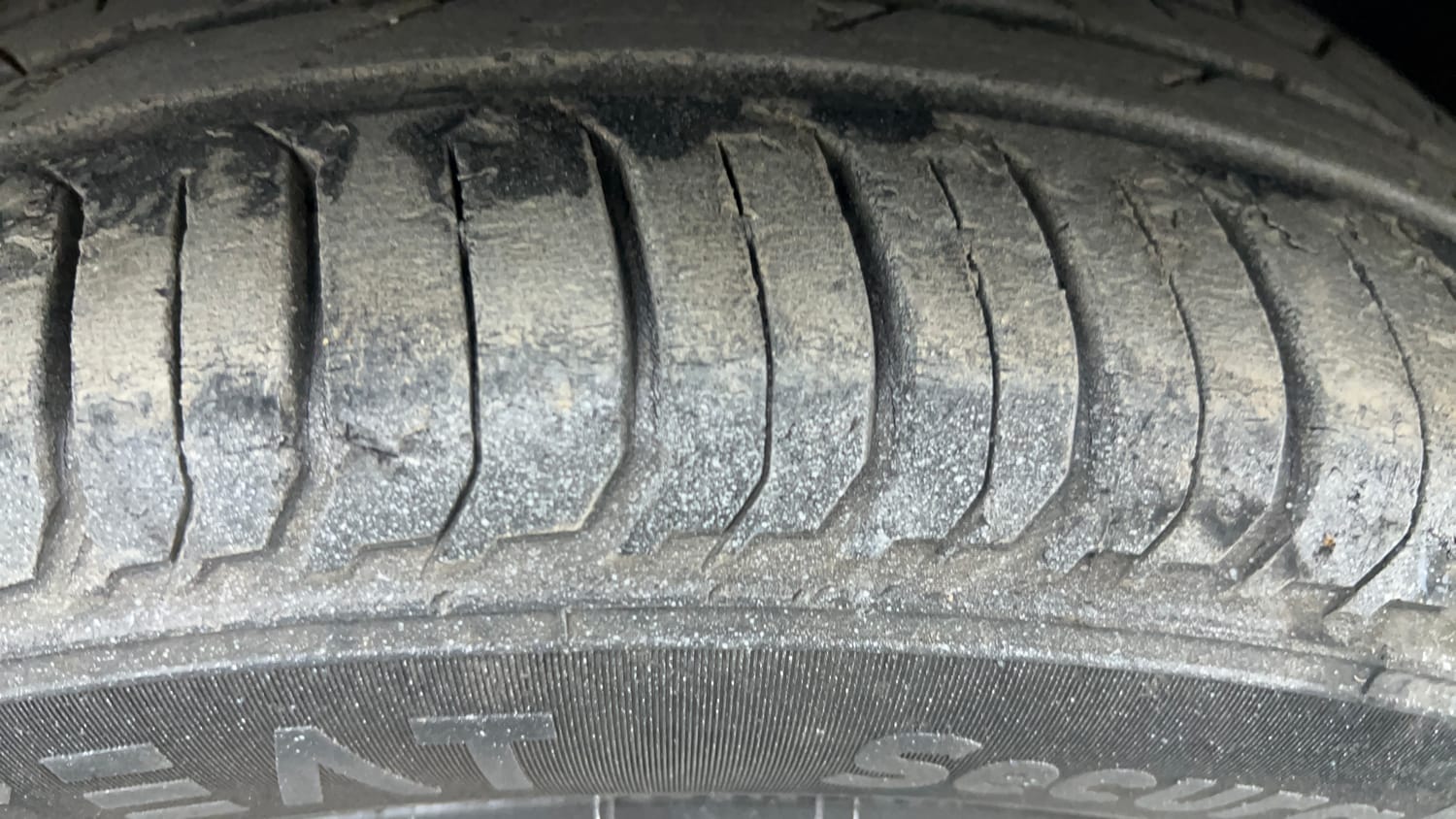 Used 2022 Volkswagen Virtus GT Plus 1.5 TSI EVO DSG Petrol Automatic tyres RIGHT FRONT TYRE TREAD VIEW