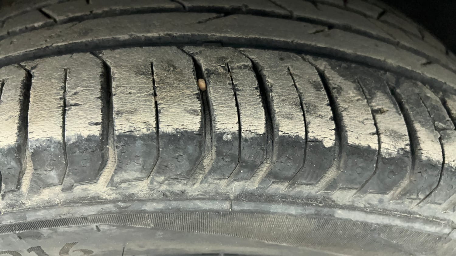 Used 2022 Volkswagen Virtus GT Plus 1.5 TSI EVO DSG Petrol Automatic tyres LEFT FRONT TYRE TREAD VIEW