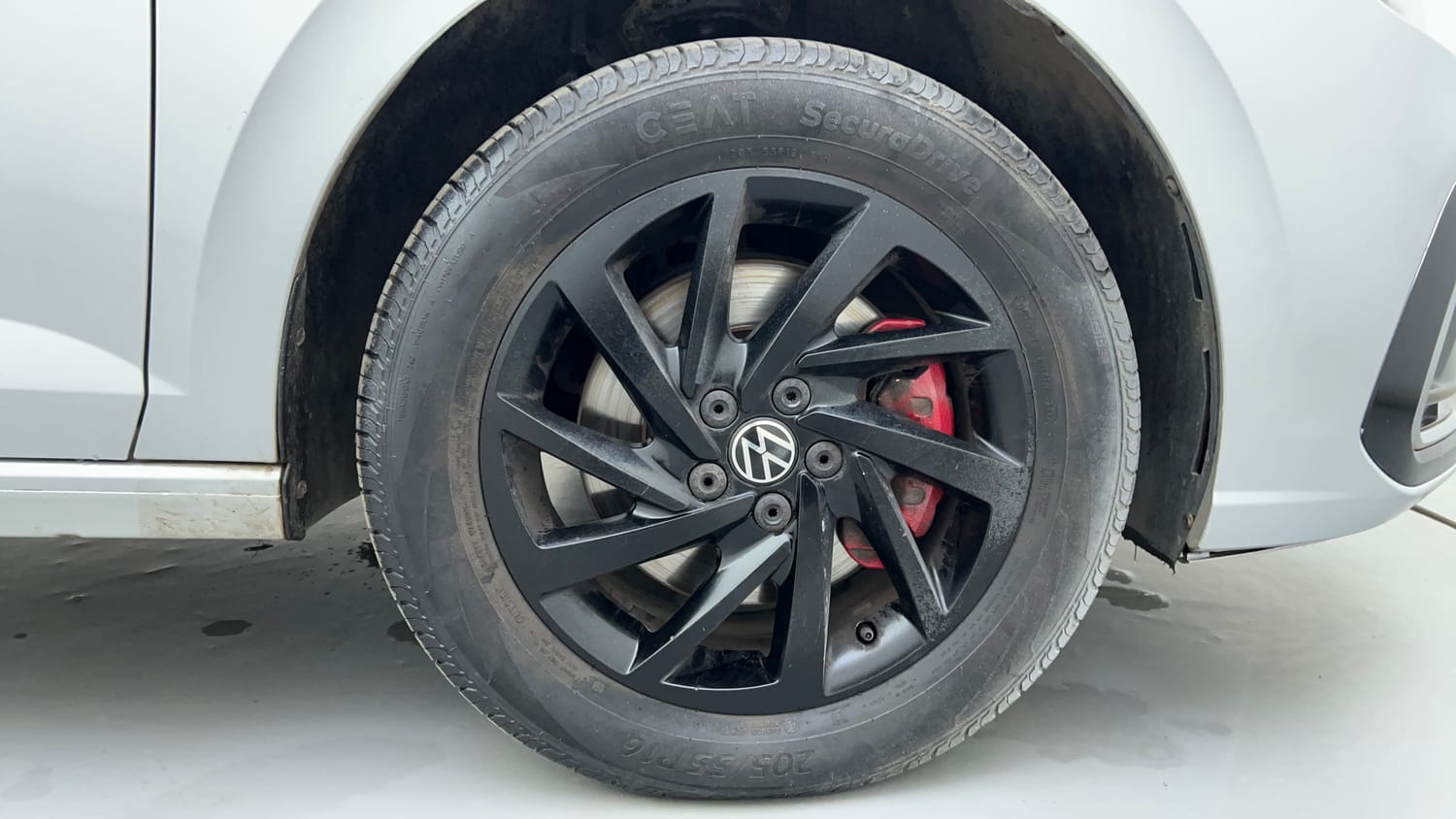 Used 2022 Volkswagen Virtus GT Plus 1.5 TSI EVO DSG Petrol Automatic tyres RIGHT FRONT TYRE RIM VIEW