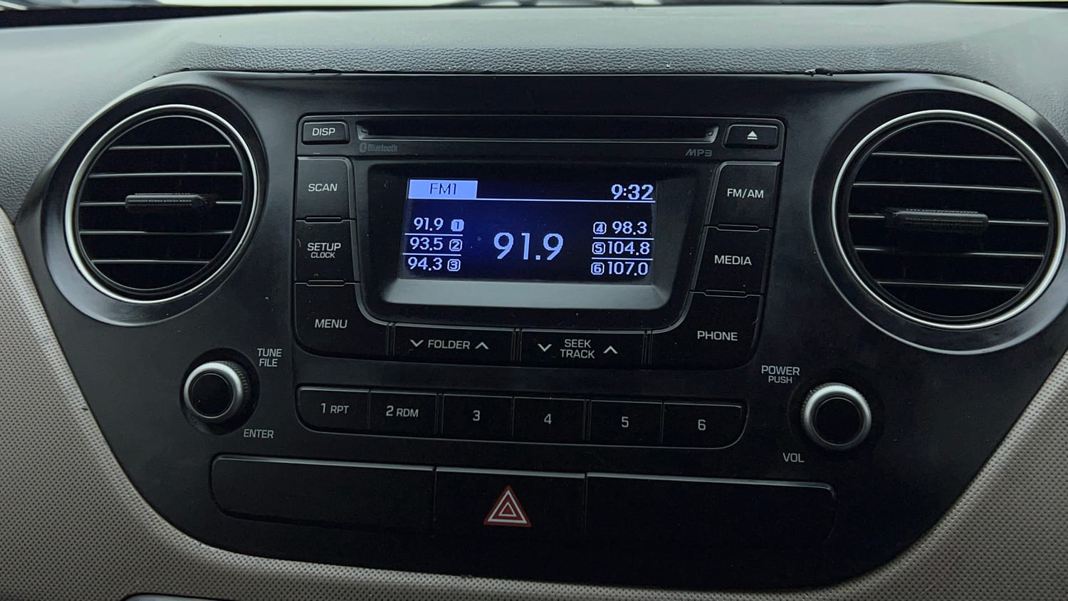 Used 2015 Hyundai Grand i10 Sportz 1.2 Kappa VTVT Petrol Manual top_features Integrated (in-dash) music system