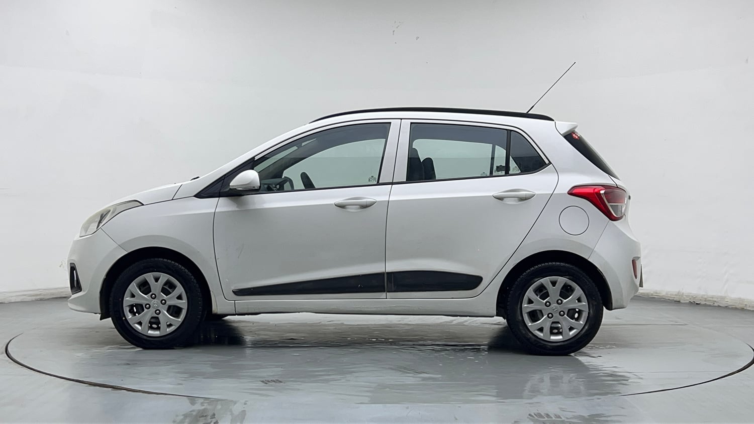 Used 2015 Hyundai Grand i10 Sportz 1.2 Kappa VTVT Petrol Manual exterior LEFT SIDE VIEW