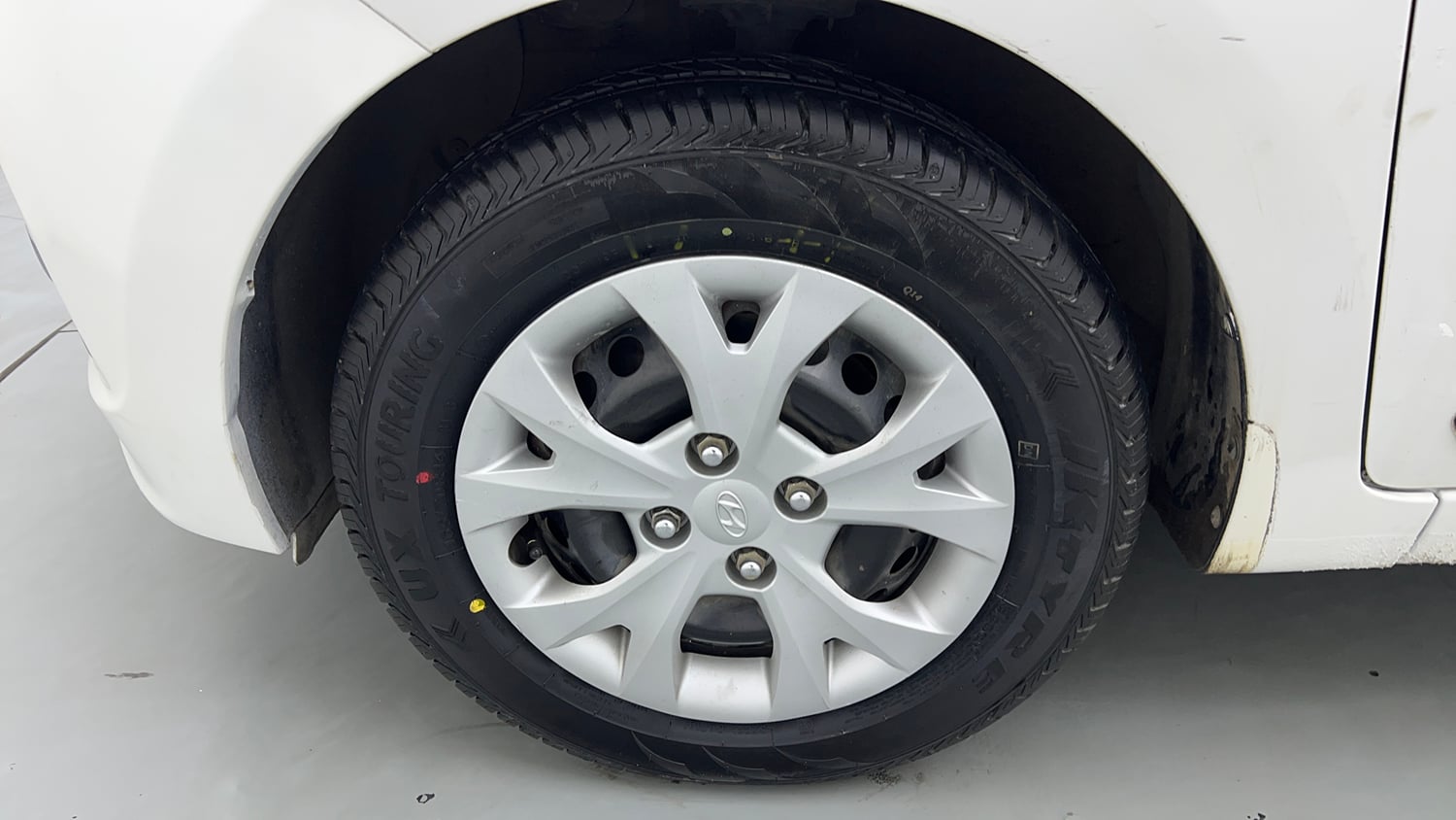 Used 2015 Hyundai Grand i10 Sportz 1.2 Kappa VTVT Petrol Manual tyres LEFT FRONT TYRE RIM VIEW