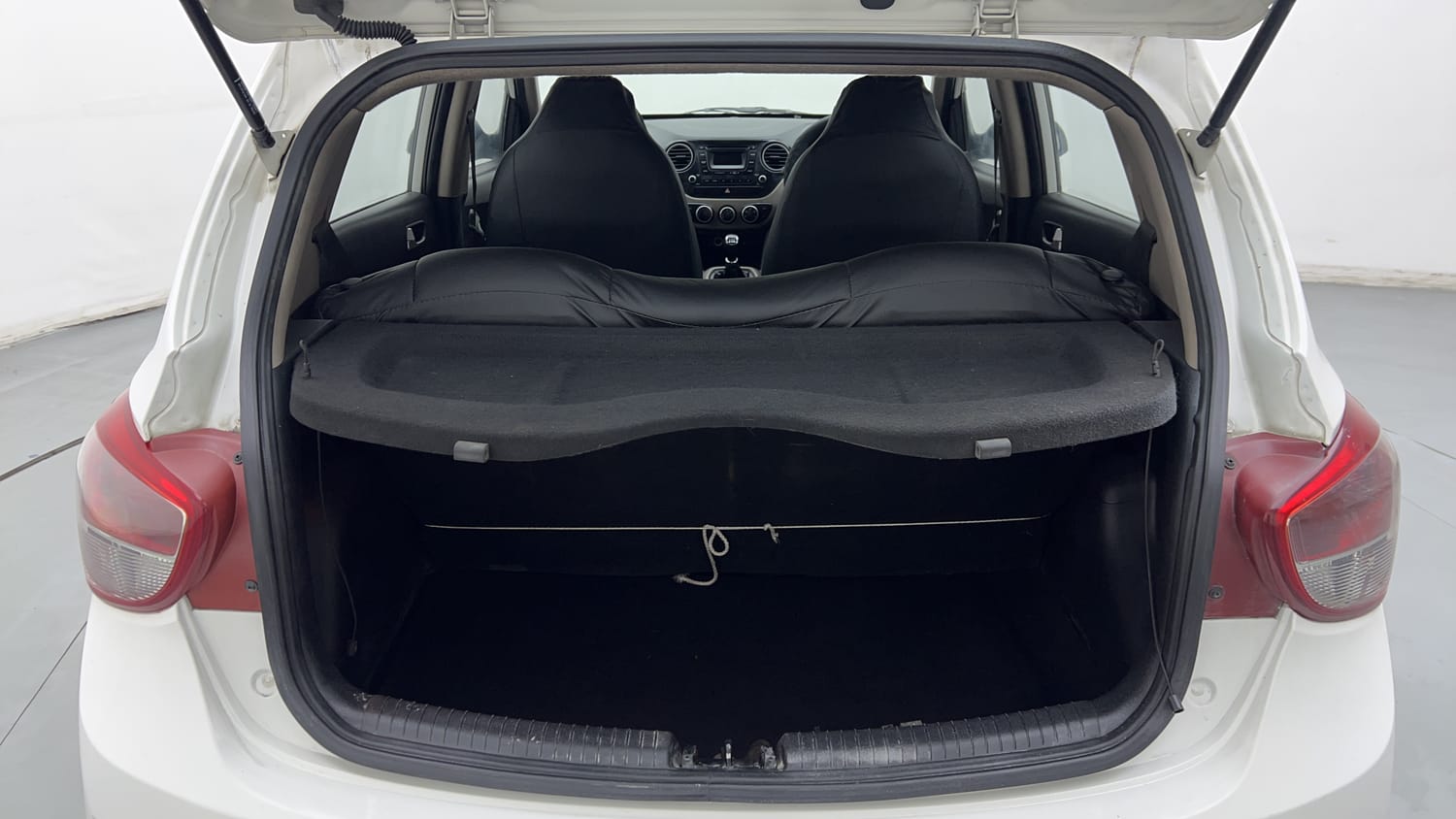 Used 2015 Hyundai Grand i10 Sportz 1.2 Kappa VTVT Petrol Manual interior DICKY INSIDE VIEW