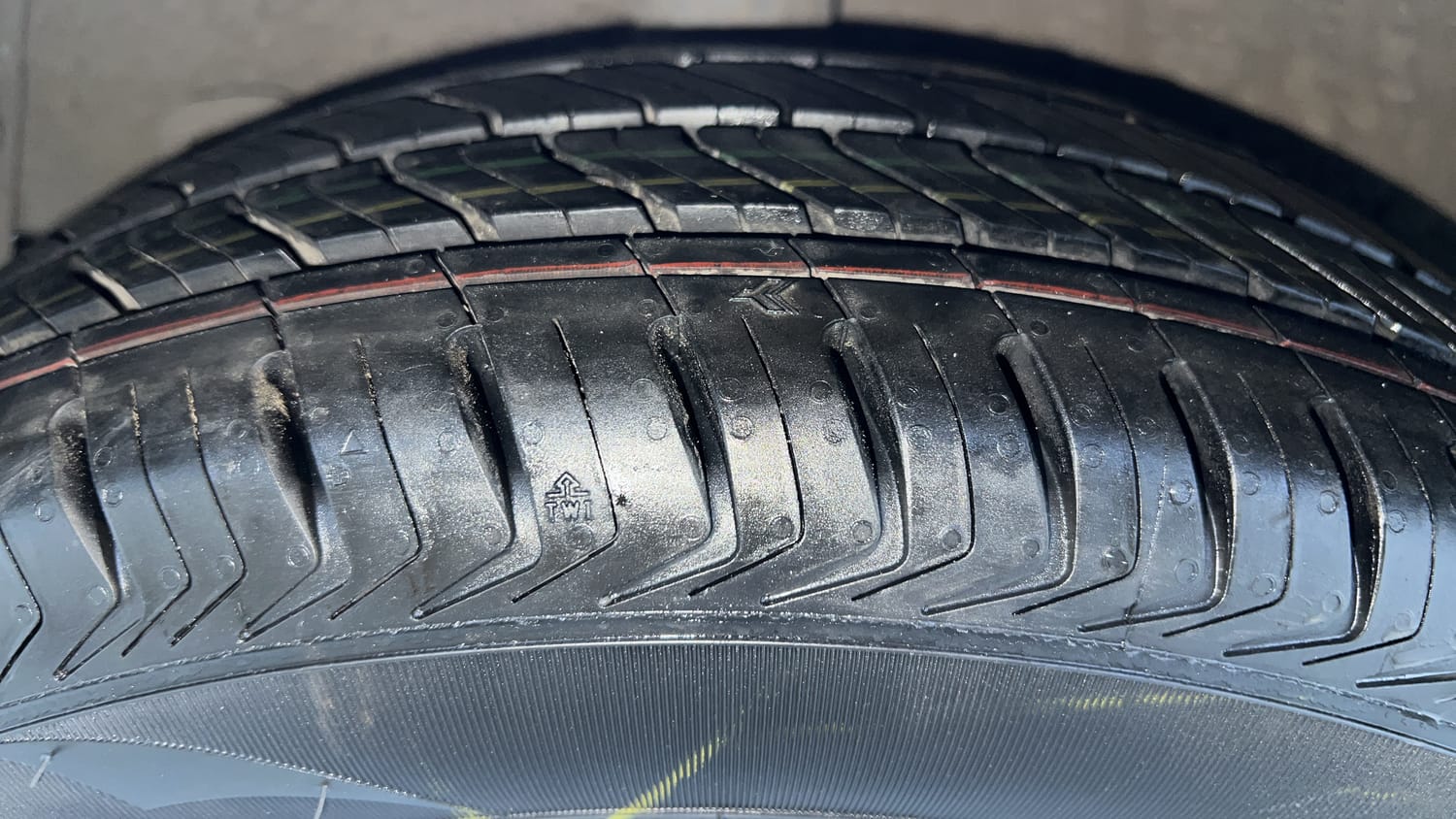 Used 2015 Hyundai Grand i10 Sportz 1.2 Kappa VTVT Petrol Manual tyres RIGHT REAR TYRE TREAD VIEW