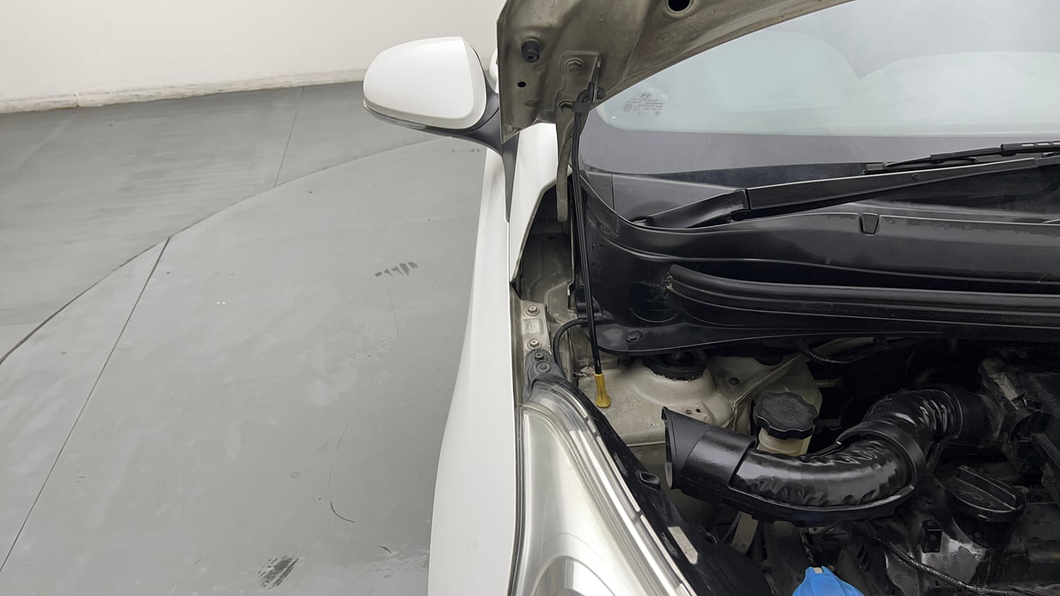 Used 2015 Hyundai Grand i10 Sportz 1.2 Kappa VTVT Petrol Manual engine ENGINE RIGHT SIDE HINGE & APRON VIEW