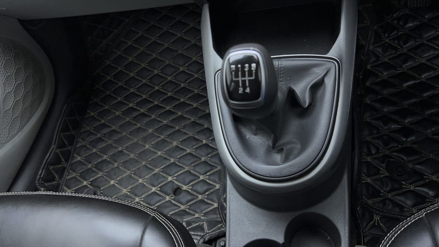 Used 2021 Hyundai Grand i10 Nios Sportz U2 1.2 CRDi Diesel Manual interior GEAR  KNOB VIEW