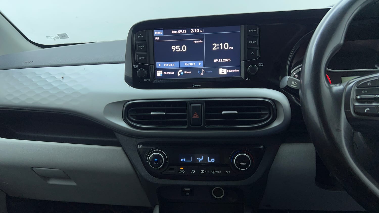 Used 2021 Hyundai Grand i10 Nios Sportz U2 1.2 CRDi Diesel Manual top_features Integrated (in-dash) music system