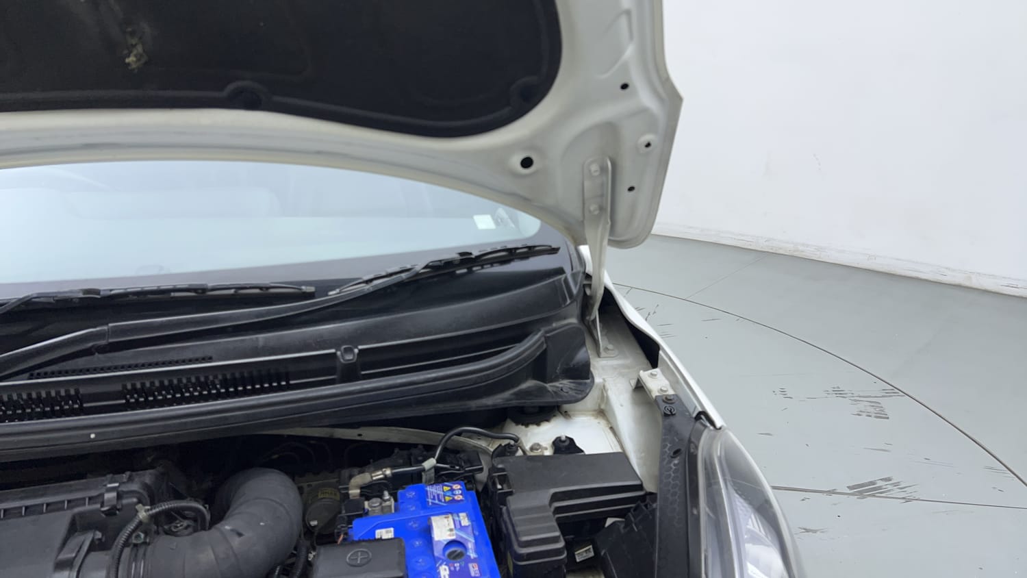 Used 2021 Hyundai Grand i10 Nios Sportz U2 1.2 CRDi Diesel Manual engine ENGINE LEFT SIDE HINGE & APRON VIEW