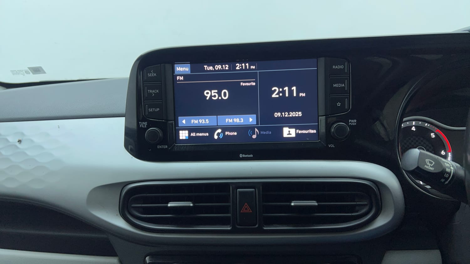 Used 2021 Hyundai Grand i10 Nios Sportz U2 1.2 CRDi Diesel Manual top_features Touch screen infotainment system