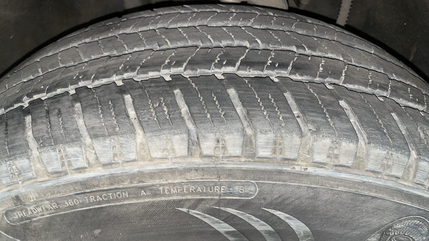 Used 2023 Mahindra Scorpio N Z8 L Petrol MT 7 STR Petrol Manual tyres LEFT FRONT TYRE TREAD VIEW