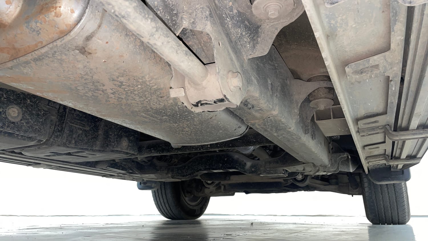 Used 2023 Mahindra Scorpio N Z8 L Petrol MT 7 STR Petrol Manual extra REAR RIGHT UNDERBODY VIEW