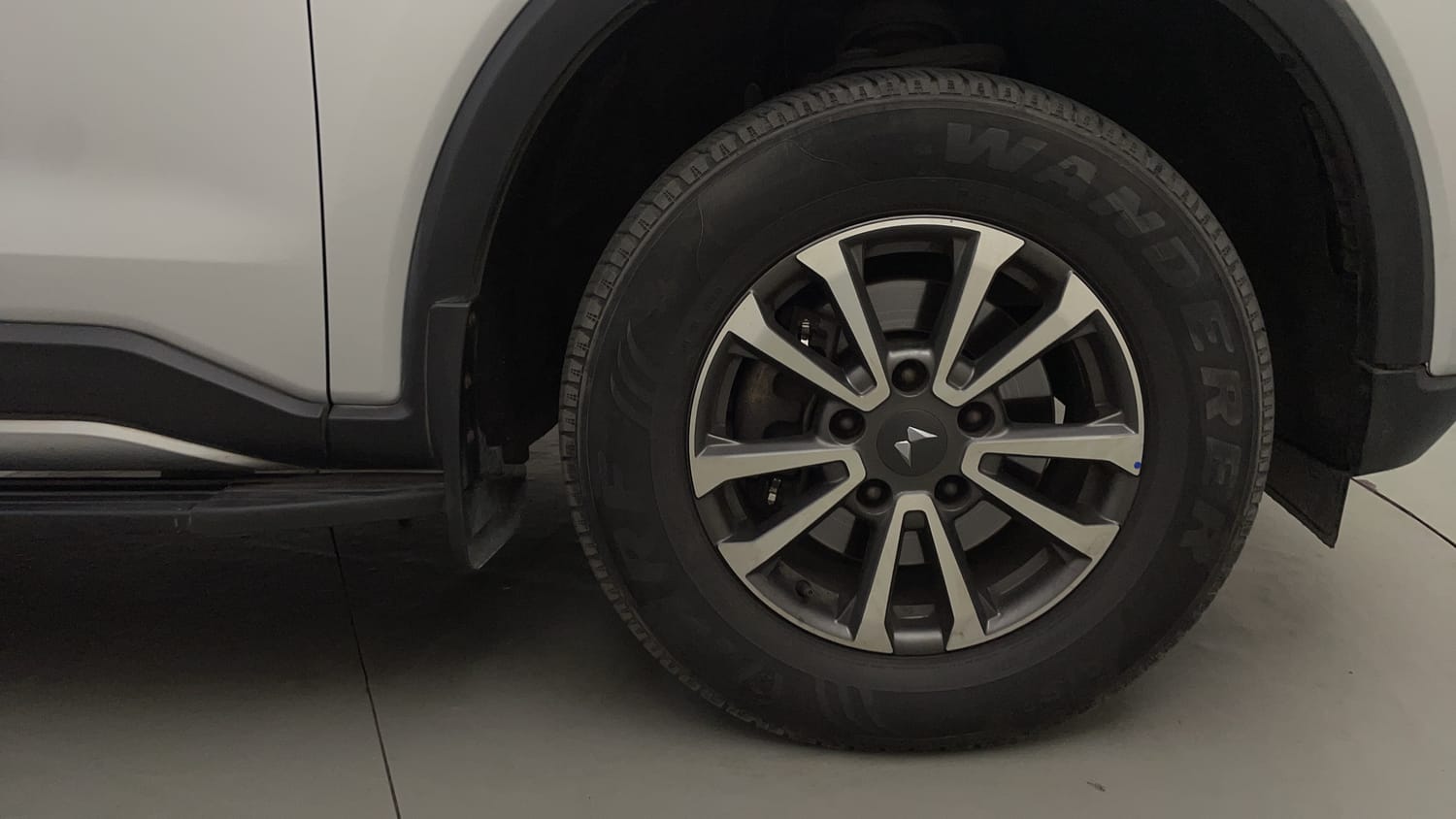 Used 2023 Mahindra Scorpio N Z8 L Petrol MT 7 STR Petrol Manual tyres RIGHT FRONT TYRE RIM VIEW