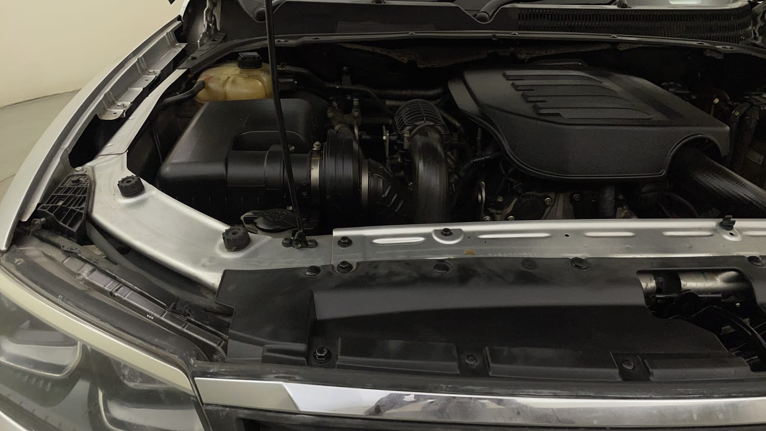 Used 2023 Mahindra Scorpio N Z8 L Petrol MT 7 STR Petrol Manual engine ENGINE RIGHT SIDE VIEW