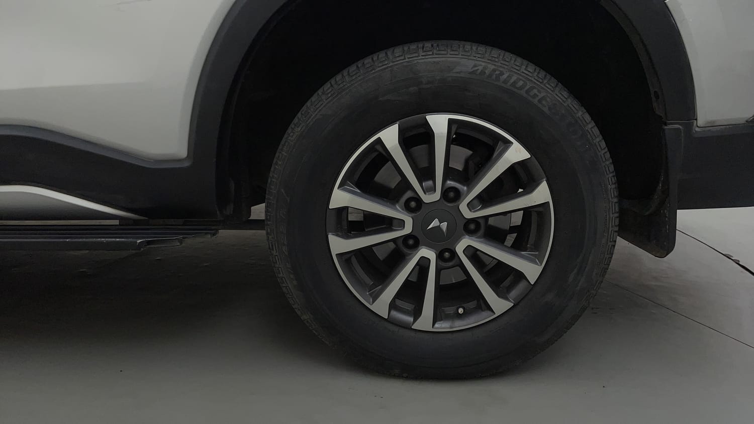 Used 2023 Mahindra Scorpio N Z8 L Petrol MT 7 STR Petrol Manual tyres LEFT REAR TYRE RIM VIEW