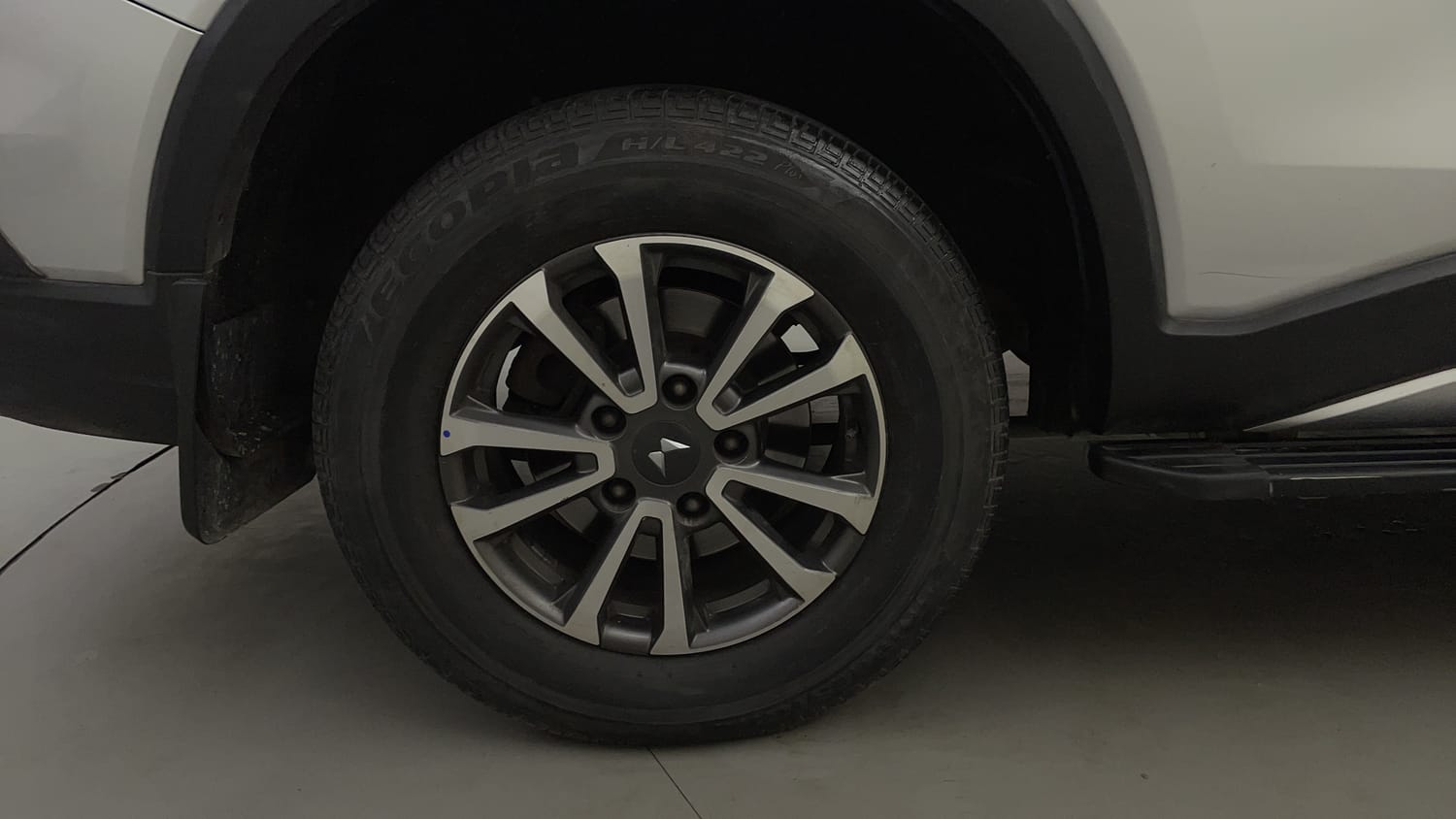 Used 2023 Mahindra Scorpio N Z8 L Petrol MT 7 STR Petrol Manual tyres RIGHT REAR TYRE RIM VIEW