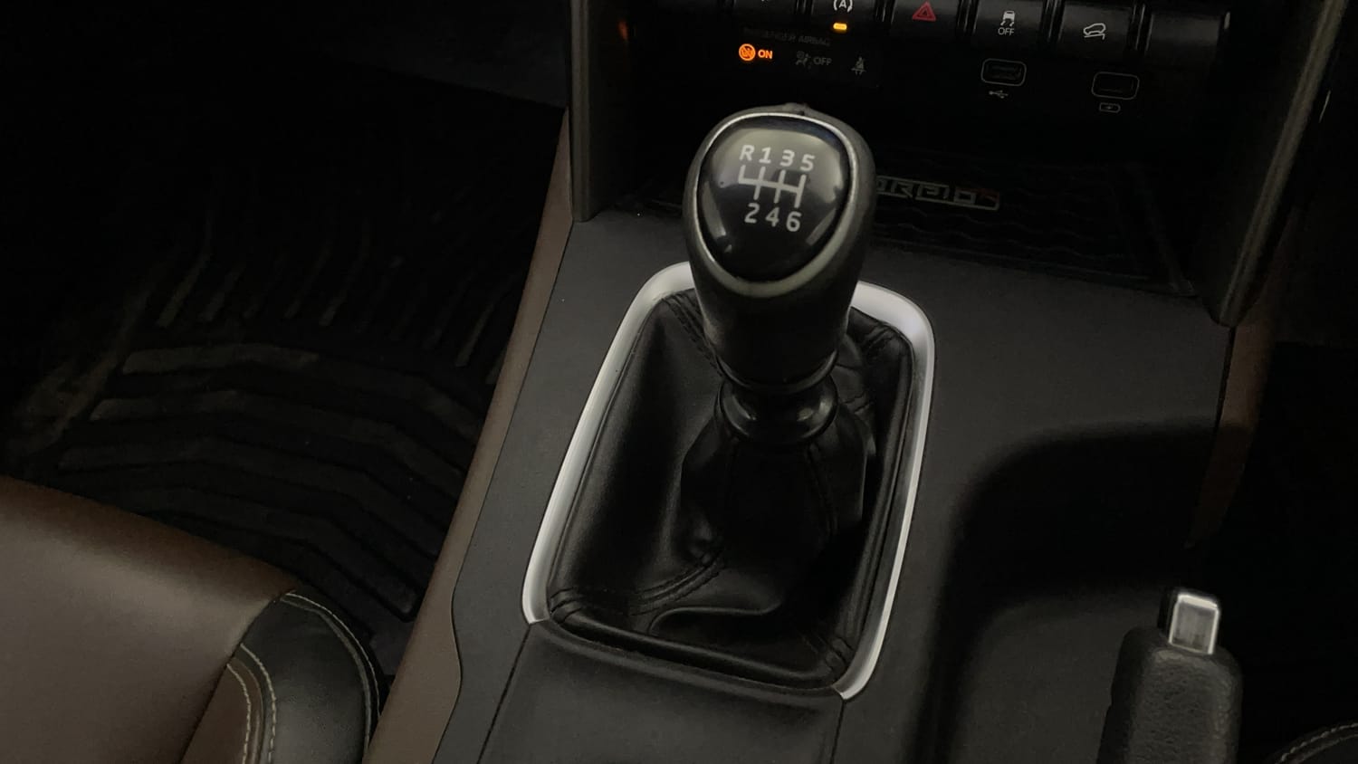 Used 2023 Mahindra Scorpio N Z8 L Petrol MT 7 STR Petrol Manual interior GEAR  KNOB VIEW