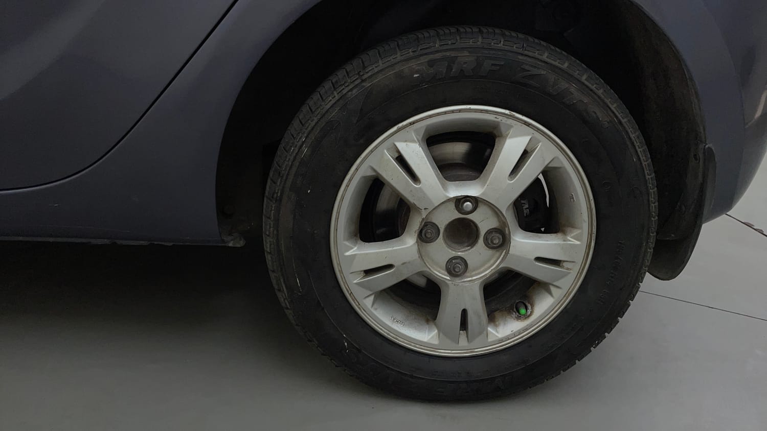 Used 2011 Hyundai i20 Asta 1.4 AT Petrol Automatic tyres LEFT REAR TYRE RIM VIEW
