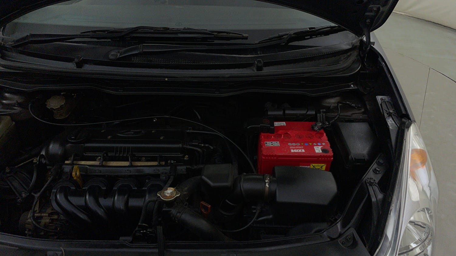 Used 2011 Hyundai i20 Asta 1.4 AT Petrol Automatic engine ENGINE LEFT SIDE HINGE & APRON VIEW