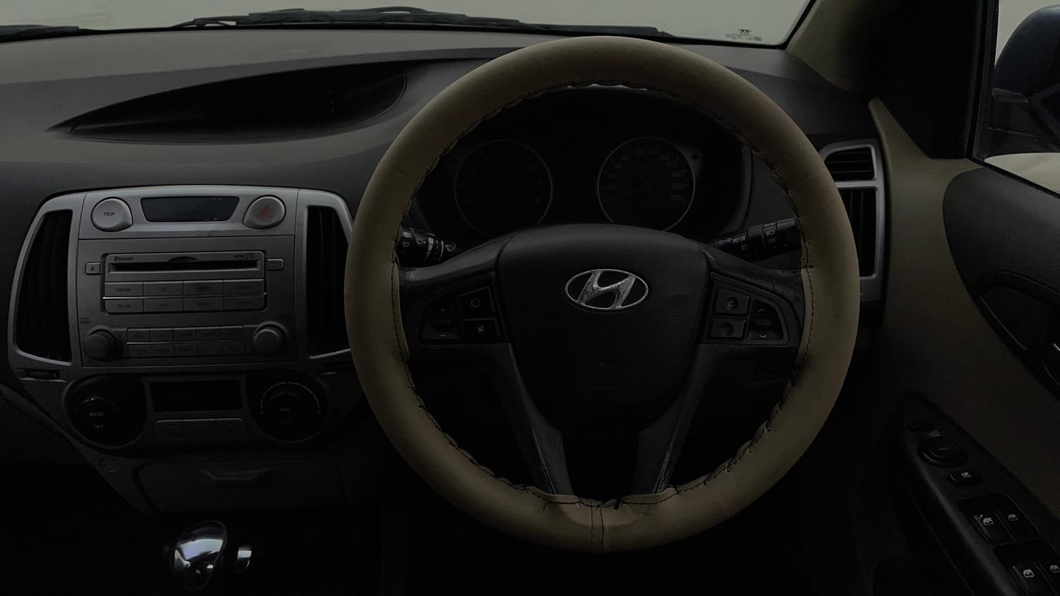 Used 2011 Hyundai i20 Asta 1.4 AT Petrol Automatic interior STEERING VIEW