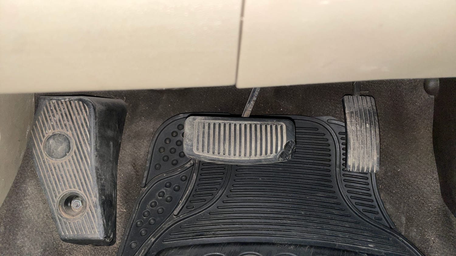 Used 2011 Hyundai i20 Asta 1.4 AT Petrol Automatic interior PEDALS VIEW