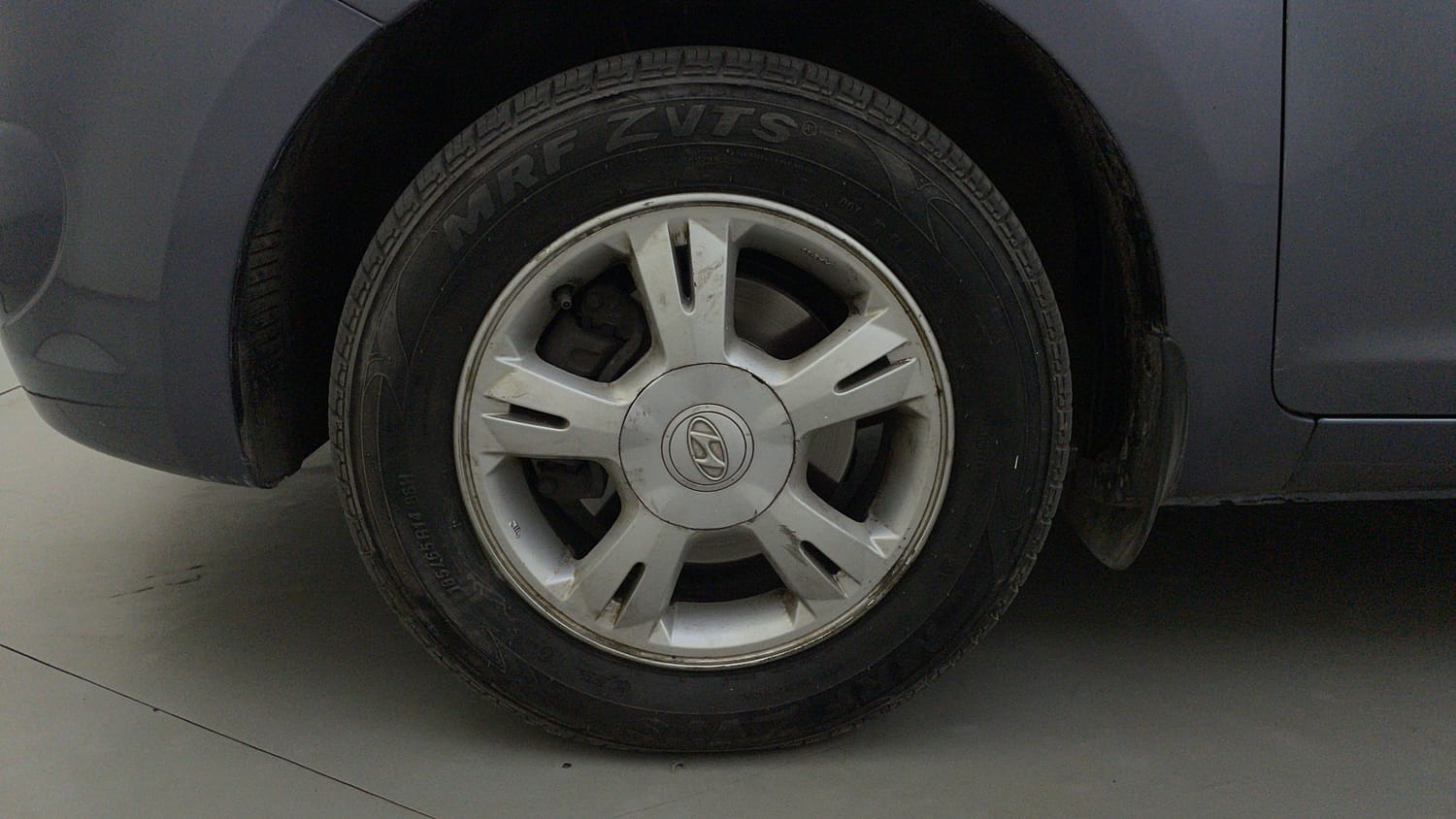 Used 2011 Hyundai i20 Asta 1.4 AT Petrol Automatic tyres LEFT FRONT TYRE RIM VIEW