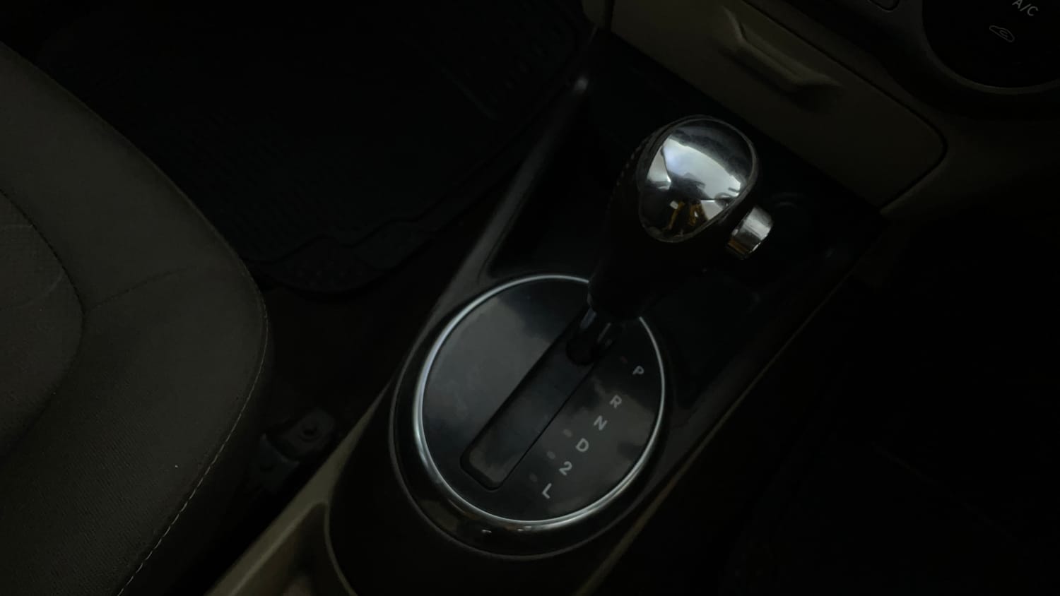 Used 2011 Hyundai i20 Asta 1.4 AT Petrol Automatic interior GEAR  KNOB VIEW