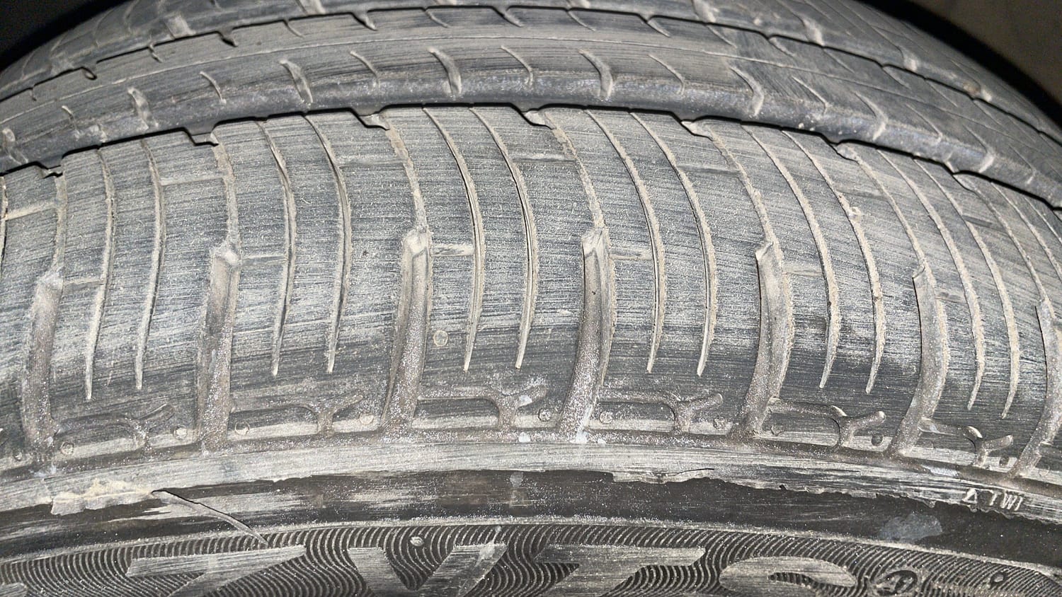 Used 2011 Hyundai i20 Asta 1.4 AT Petrol Automatic tyres LEFT FRONT TYRE TREAD VIEW
