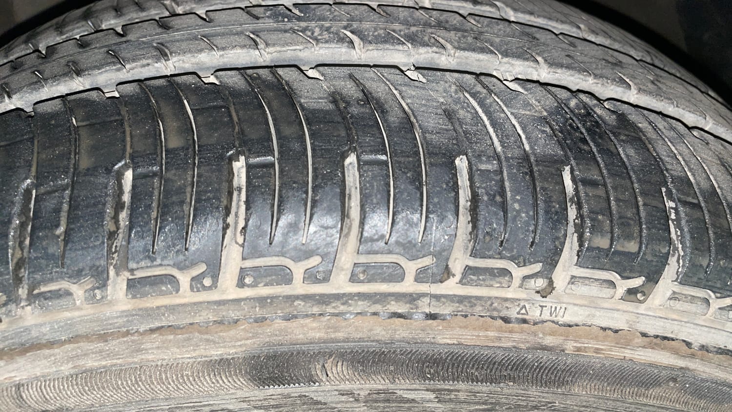 Used 2011 Hyundai i20 Asta 1.4 AT Petrol Automatic tyres RIGHT FRONT TYRE TREAD VIEW