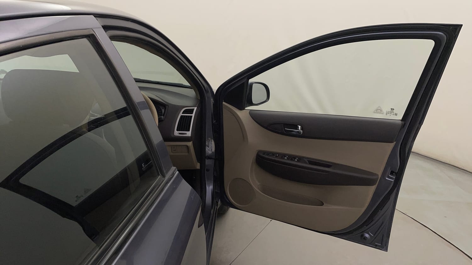 Used 2011 Hyundai i20 Asta 1.4 AT Petrol Automatic interior RIGHT FRONT DOOR OPEN VIEW