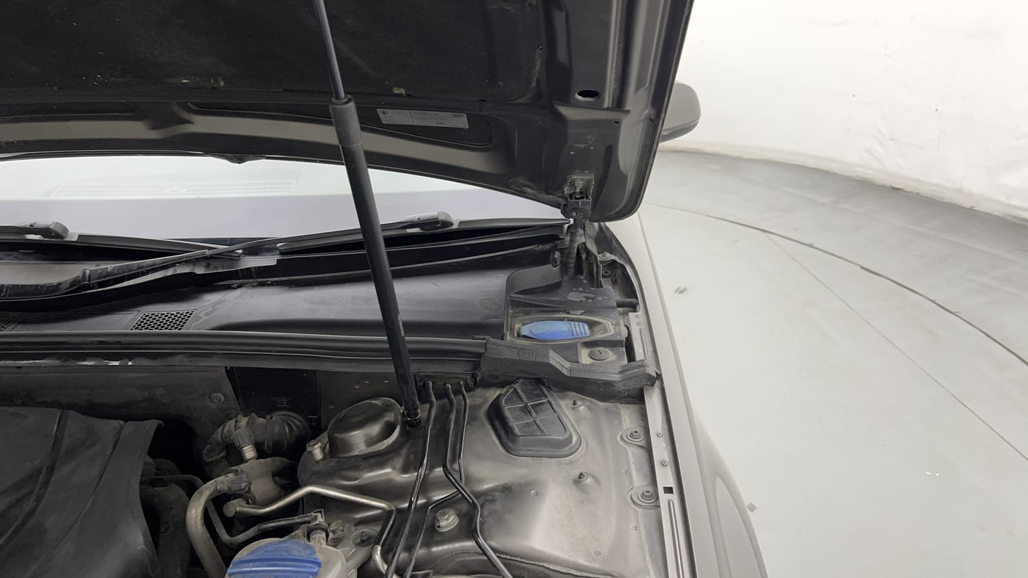 Used 2016 Audi A4 2.0 TDI (177bhp) Premium Plus Diesel Automatic engine ENGINE LEFT SIDE HINGE & APRON VIEW