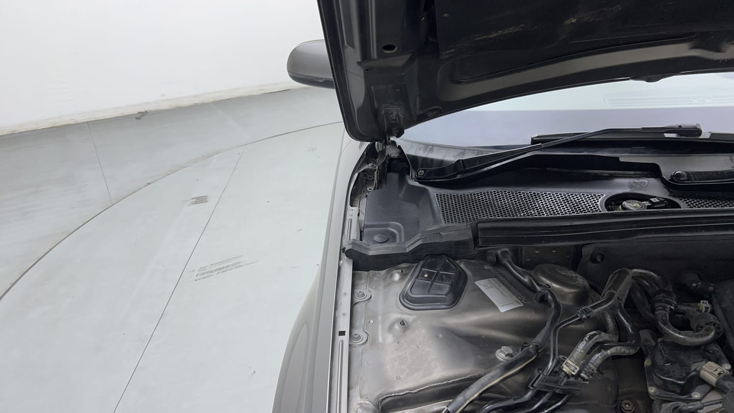 Used 2016 Audi A4 2.0 TDI (177bhp) Premium Plus Diesel Automatic engine ENGINE RIGHT SIDE HINGE & APRON VIEW