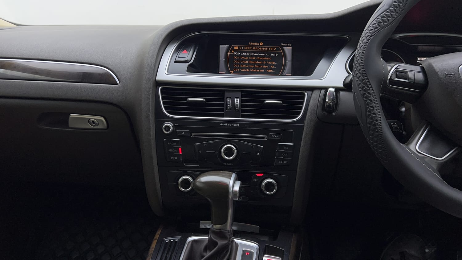 Used 2016 Audi A4 2.0 TDI (177bhp) Premium Plus Diesel Automatic interior MUSIC SYSTEM & AC CONTROL VIEW